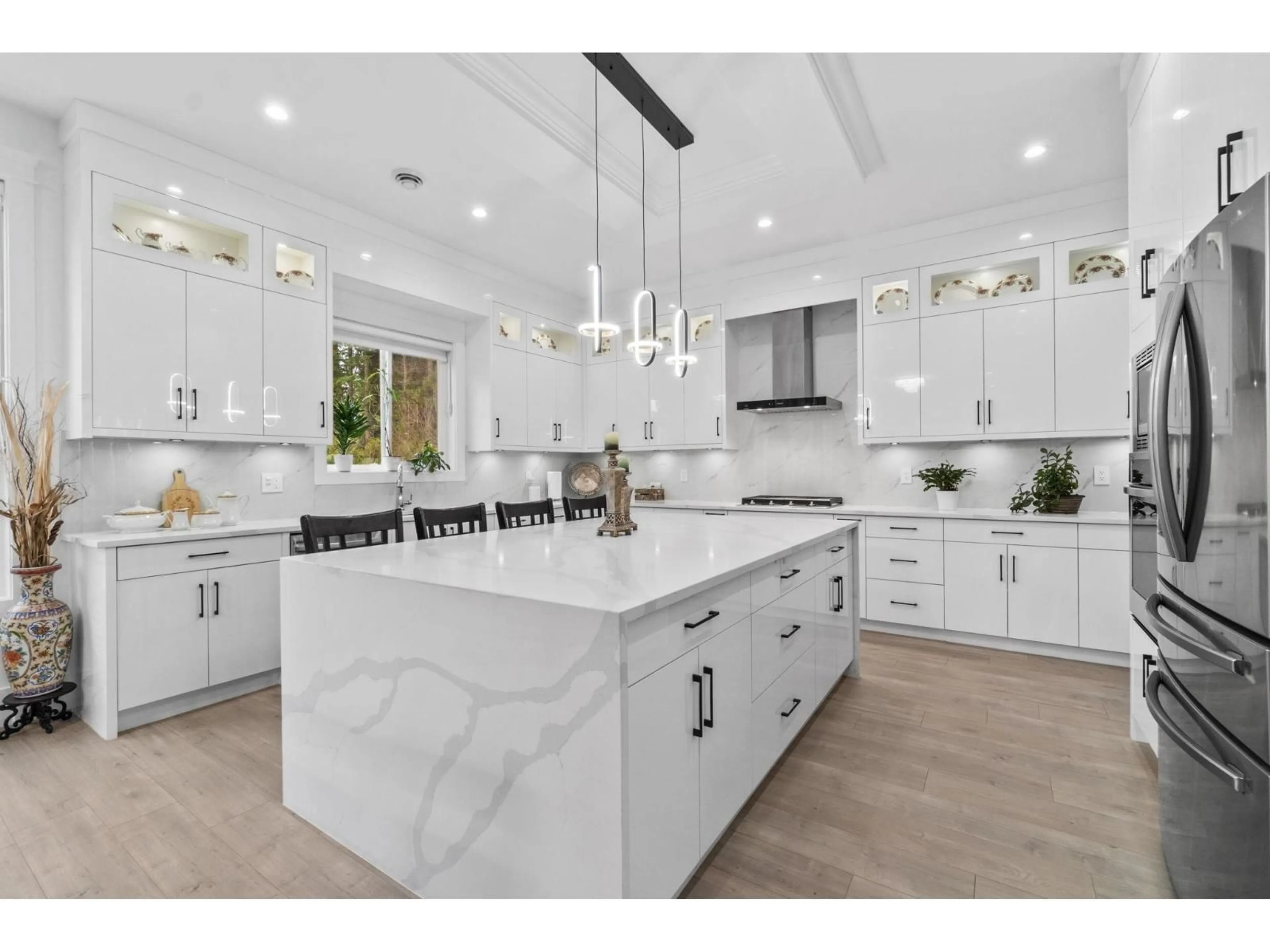 Open concept kitchen, ceramic/tile floor for 2731 201 STREET, Langley British Columbia V2Z0B6