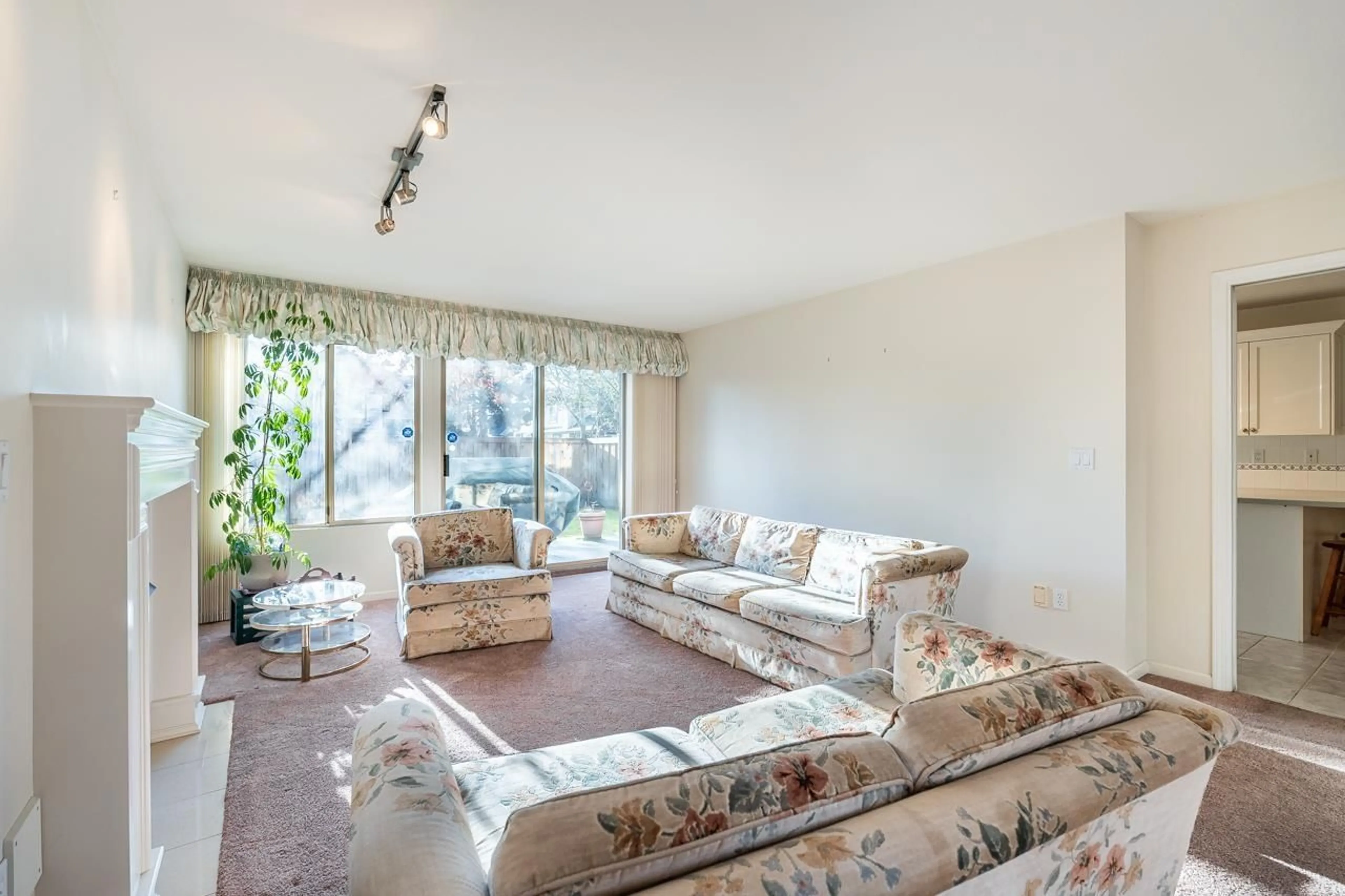 Living room with furniture, unknown for 29 - 15840 84TH AVENUE, Surrey British Columbia V3S8J9