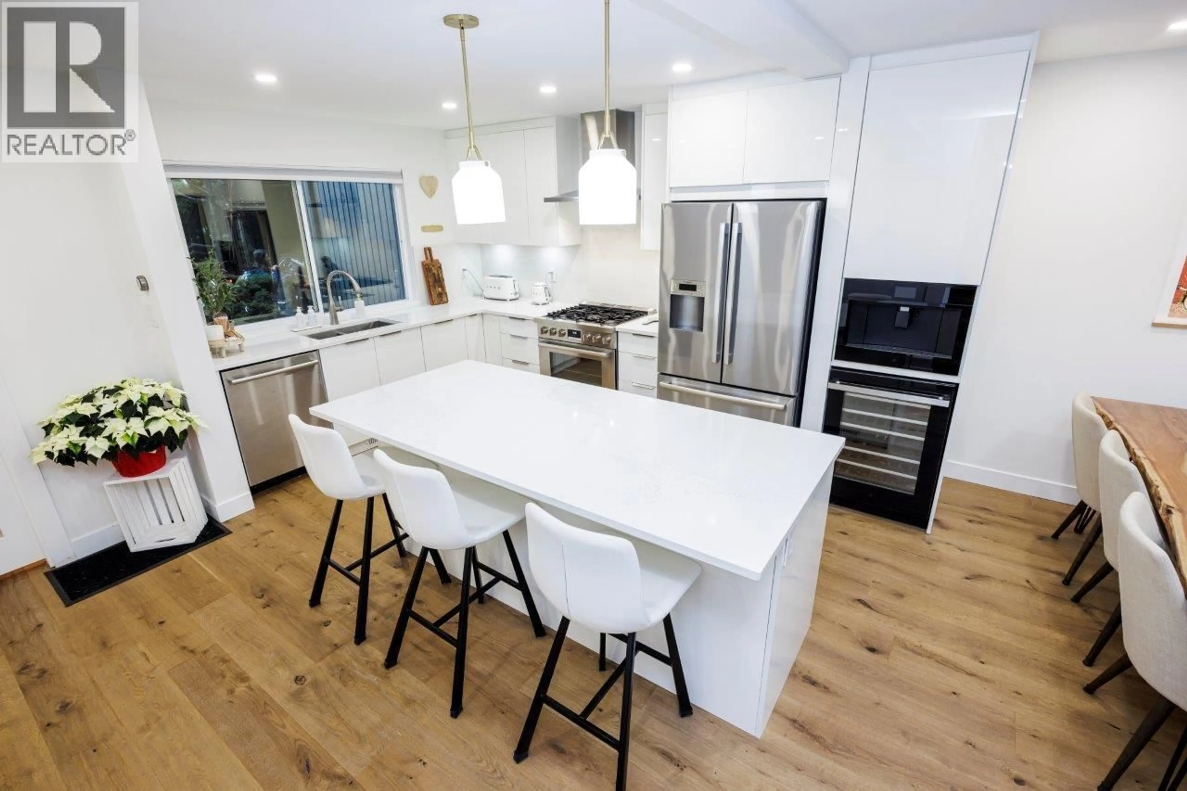 Contemporary kitchen, unknown for 209 - 4001 MT SEYMOUR PARKWAY, North Vancouver British Columbia V7G1C2