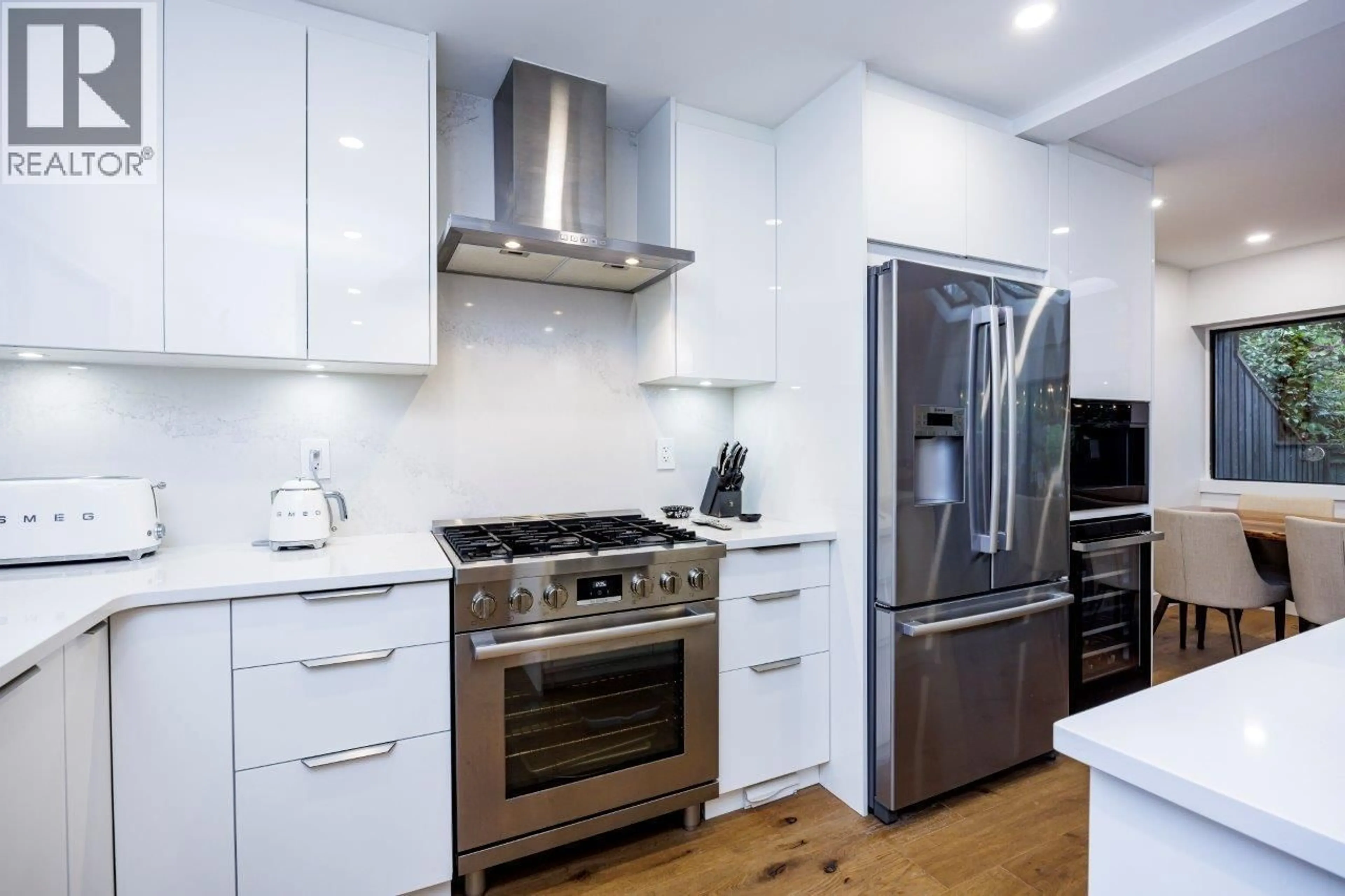 Contemporary kitchen, wood/laminate floor for 209 - 4001 MT SEYMOUR PARKWAY, North Vancouver British Columbia V7G1C2