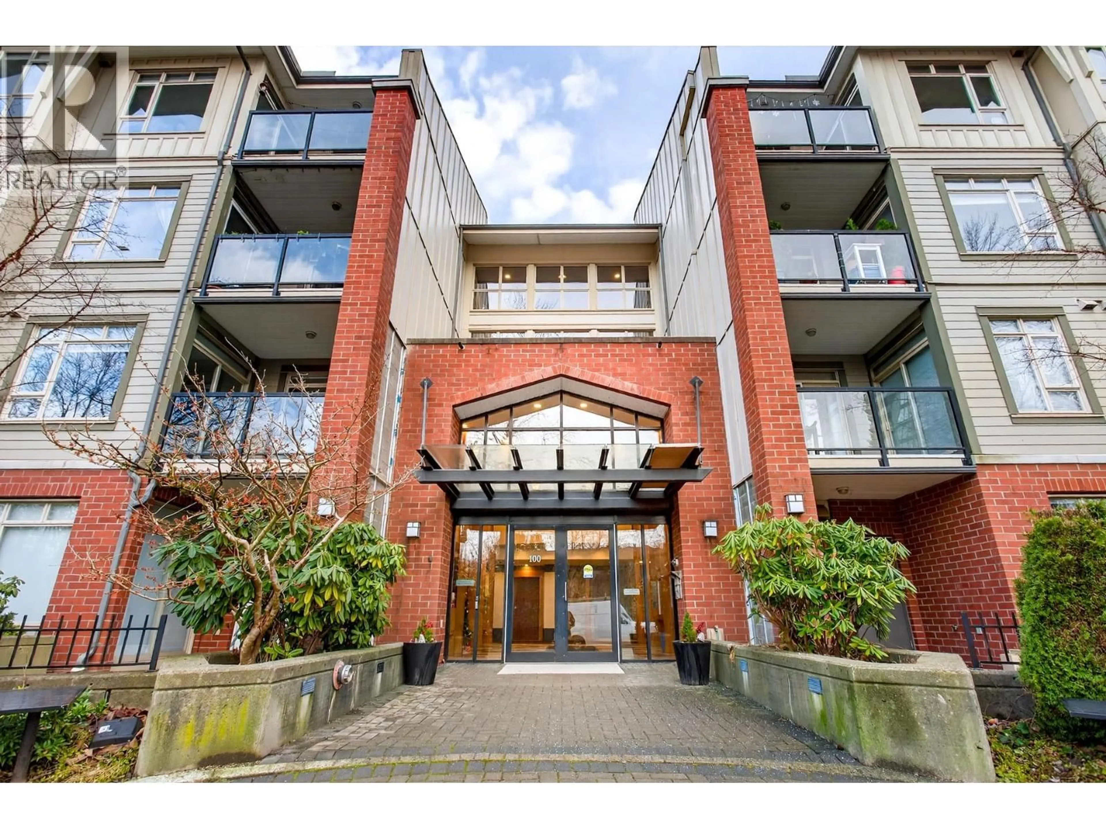 Indoor foyer for 302 - 100 CAPILANO ROAD, Port Moody British Columbia V3H5M9