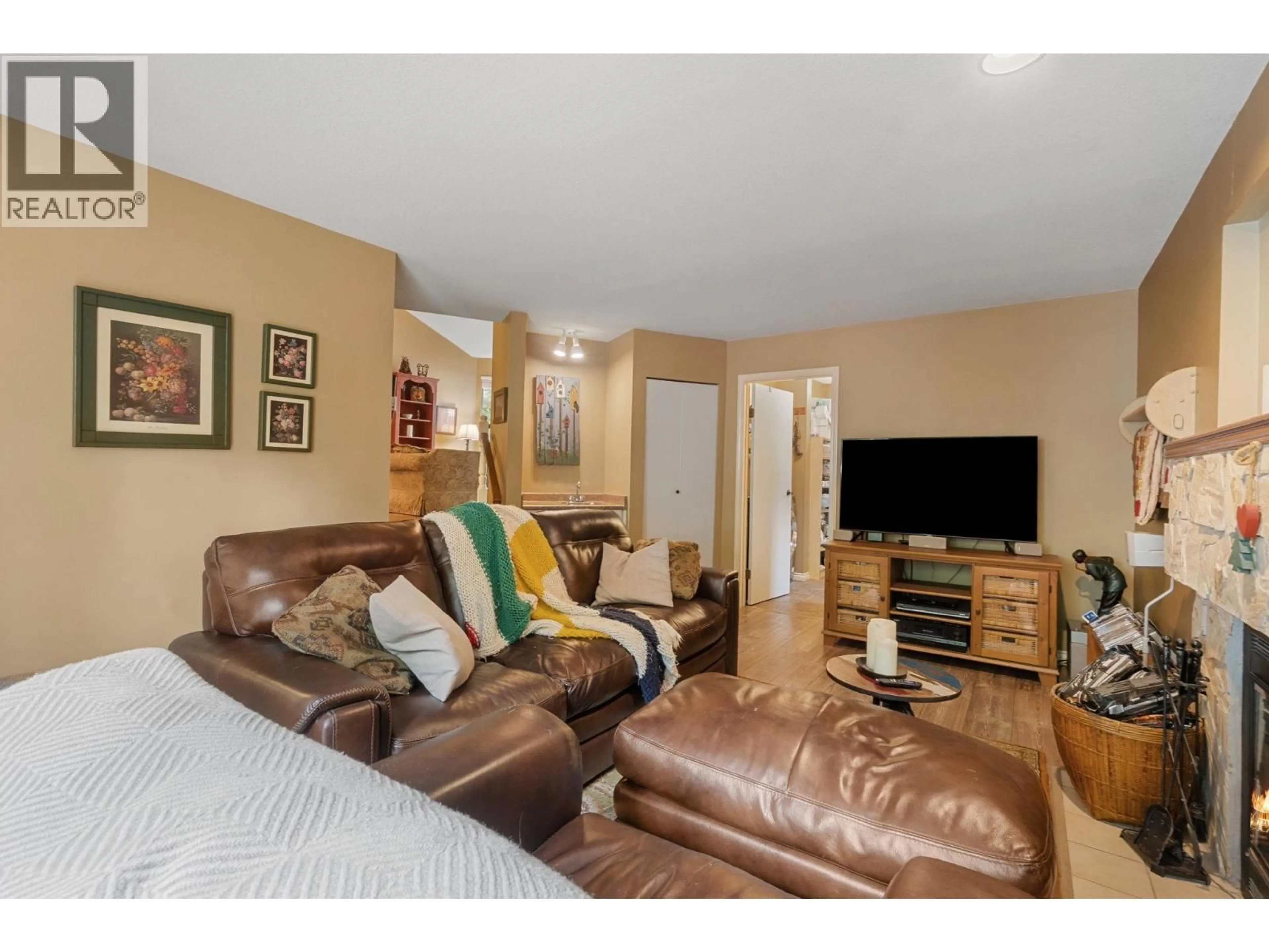 Living room with furniture, unknown for 1330 CIMARRON DRIVE, Coquitlam British Columbia V3B7B3