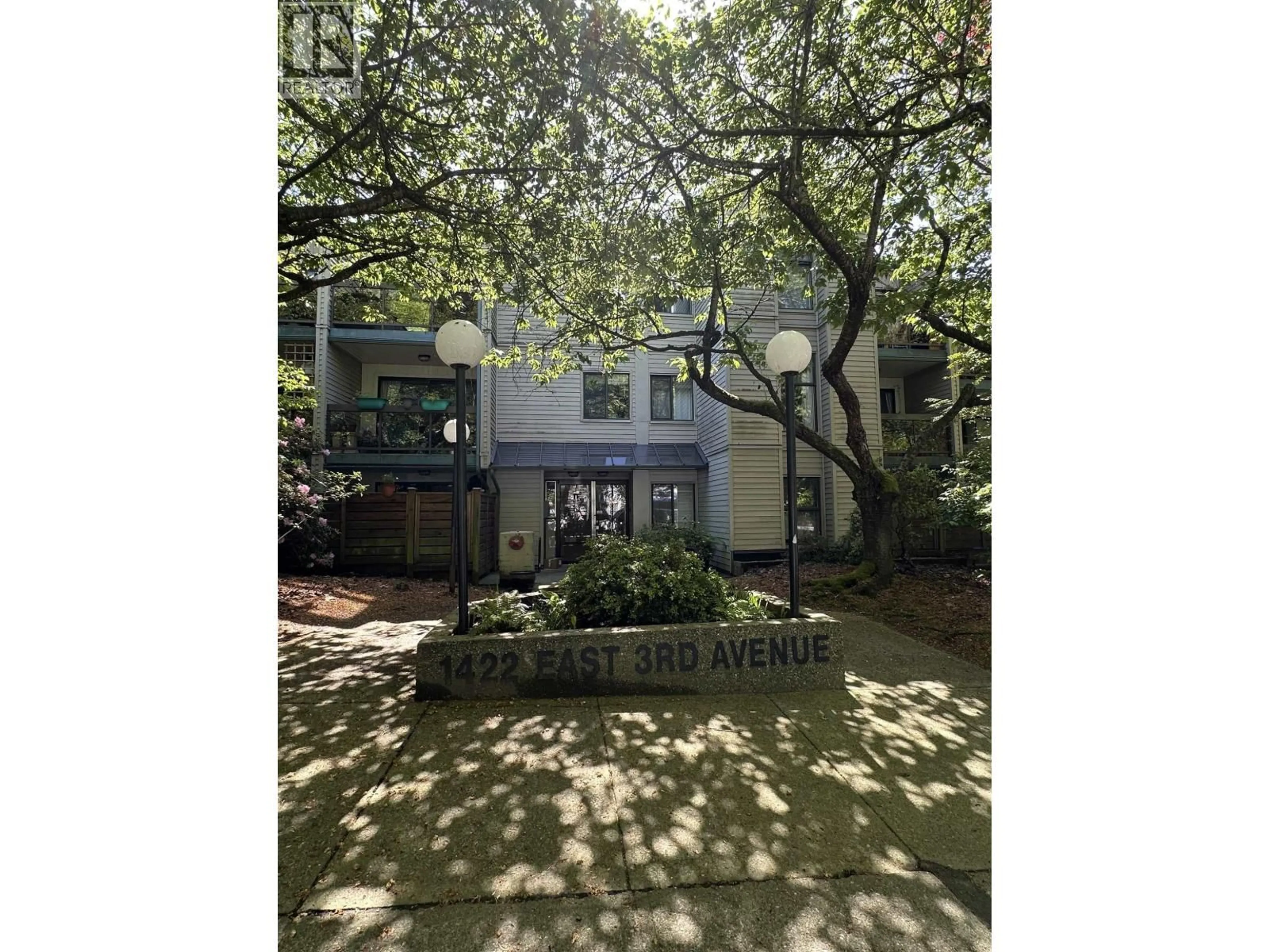 A pic from outside/outdoor area/front of a property/back of a property/a pic from drone, unknown for 309 - 1422 3RD AVENUE, Vancouver British Columbia V5N5R5