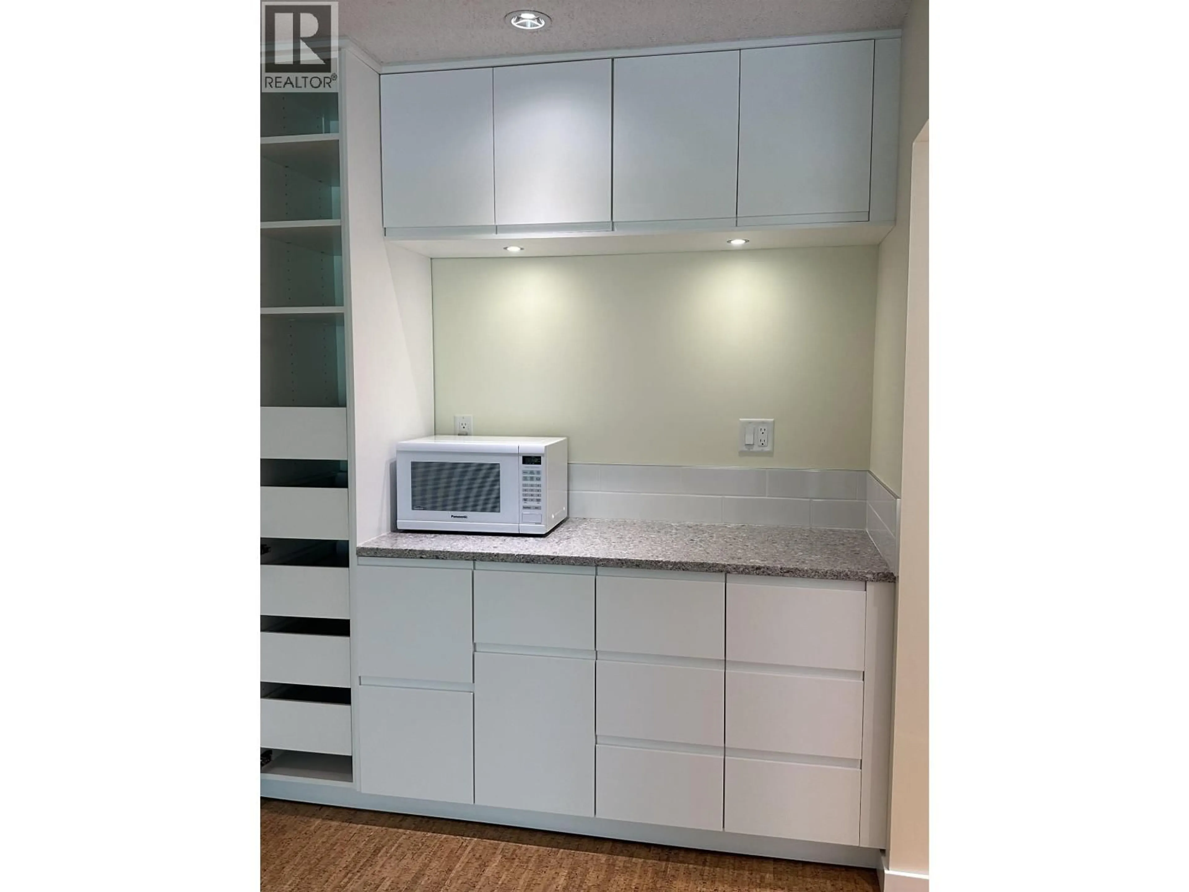 Standard kitchen, wood/laminate floor for 309 - 1422 3RD AVENUE, Vancouver British Columbia V5N5R5