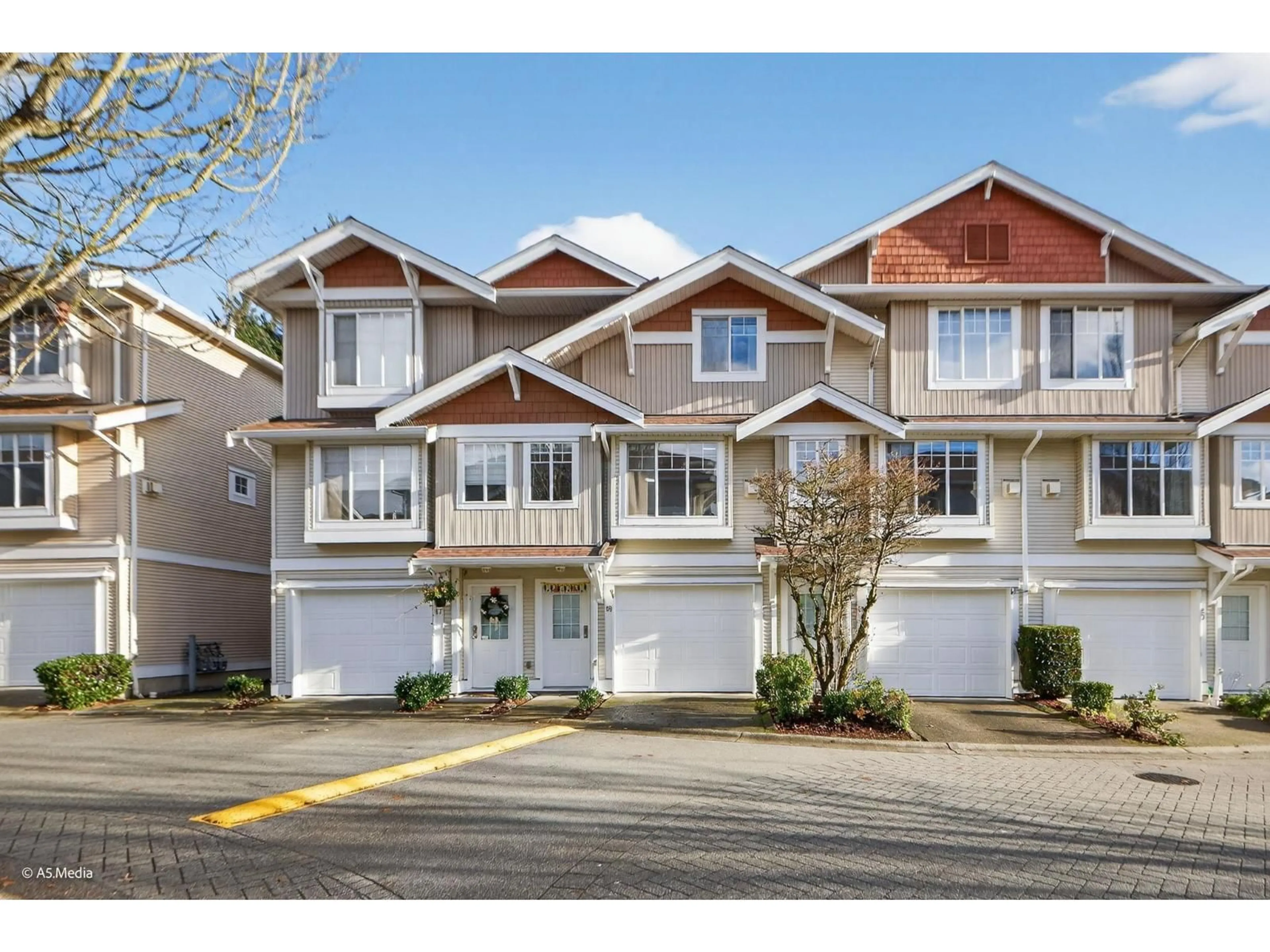 Home with vinyl exterior material, street for 18 - 12110 75A AVENUE, Surrey British Columbia V3W1M1