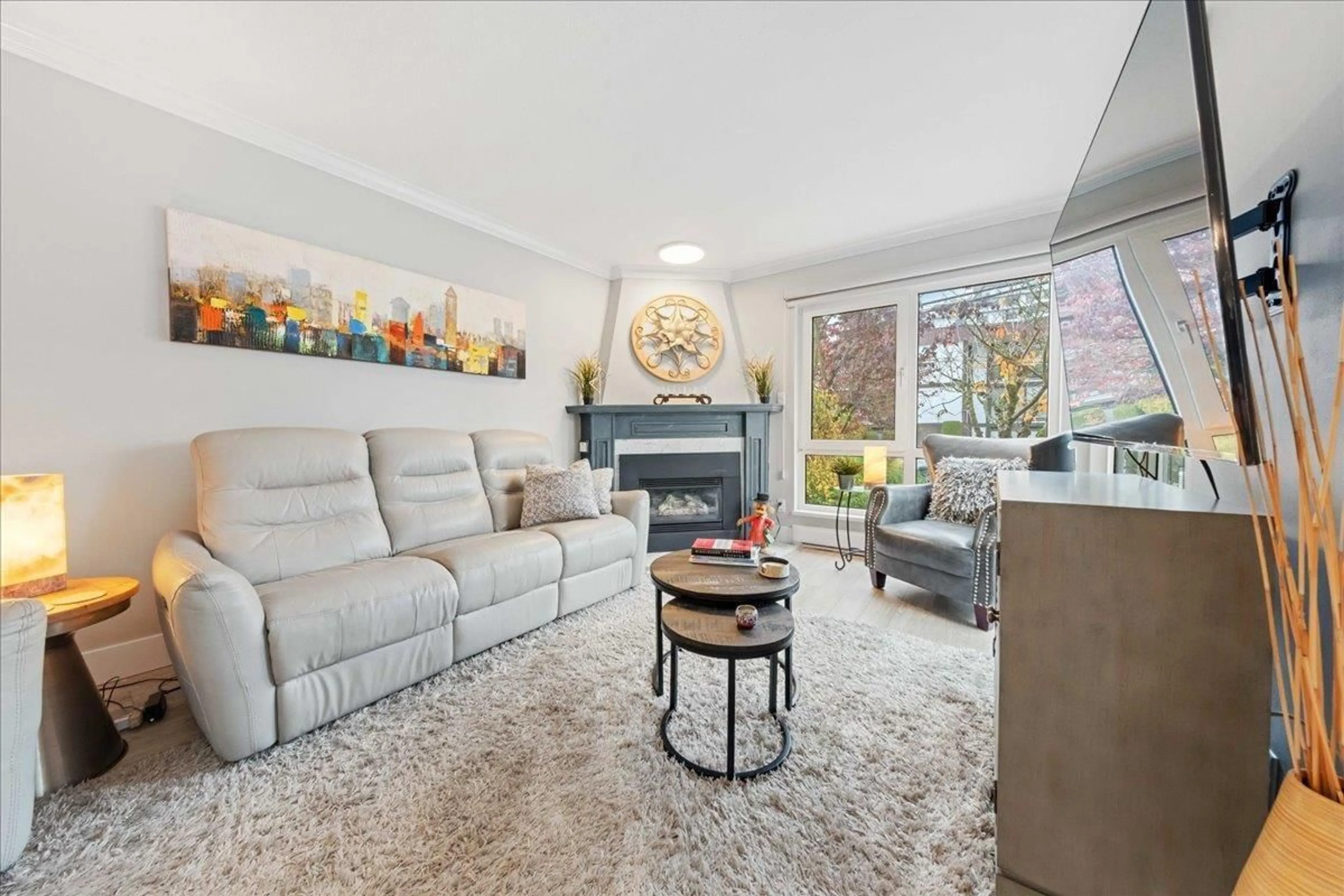 Living room with furniture, unknown for 5 - 1508 BLACKWOOD STREET, White Rock British Columbia V4B3V4