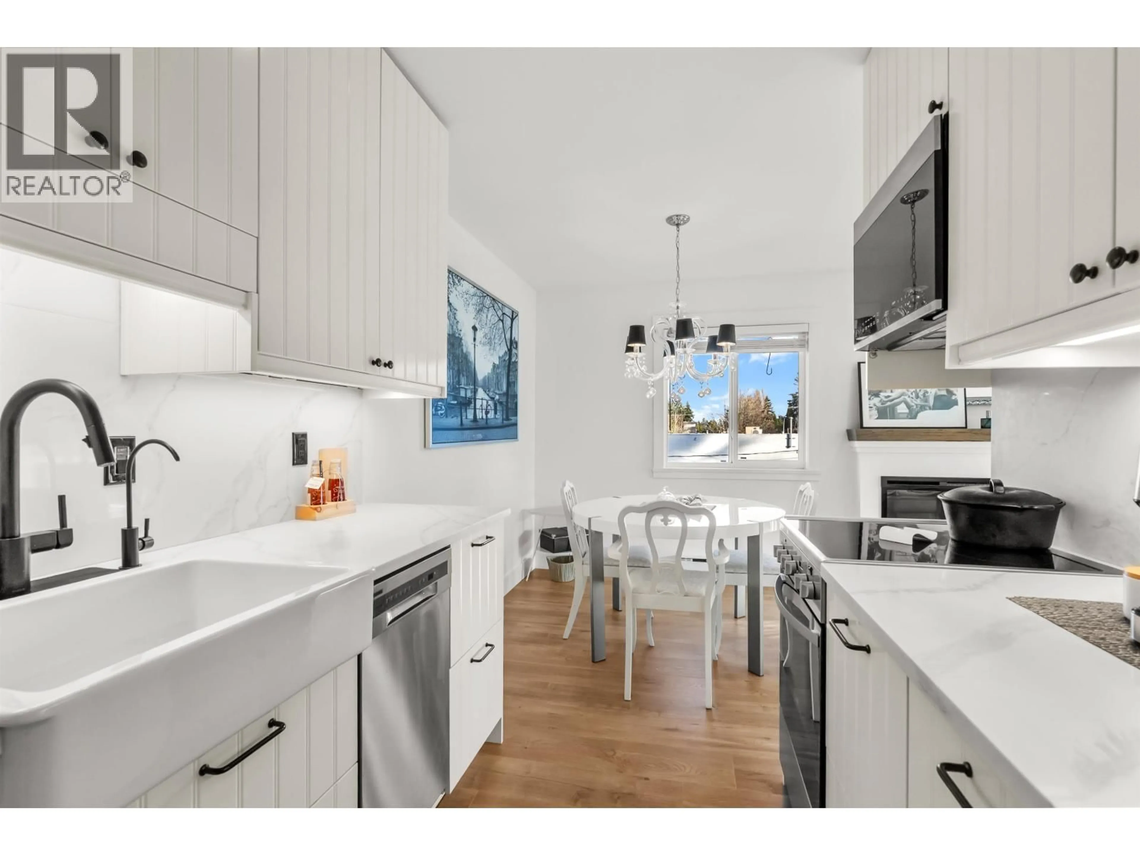 Open concept kitchen, ceramic/tile floor for 204 - 5553 16 AVENUE, Tsawwassen British Columbia V4M2H7