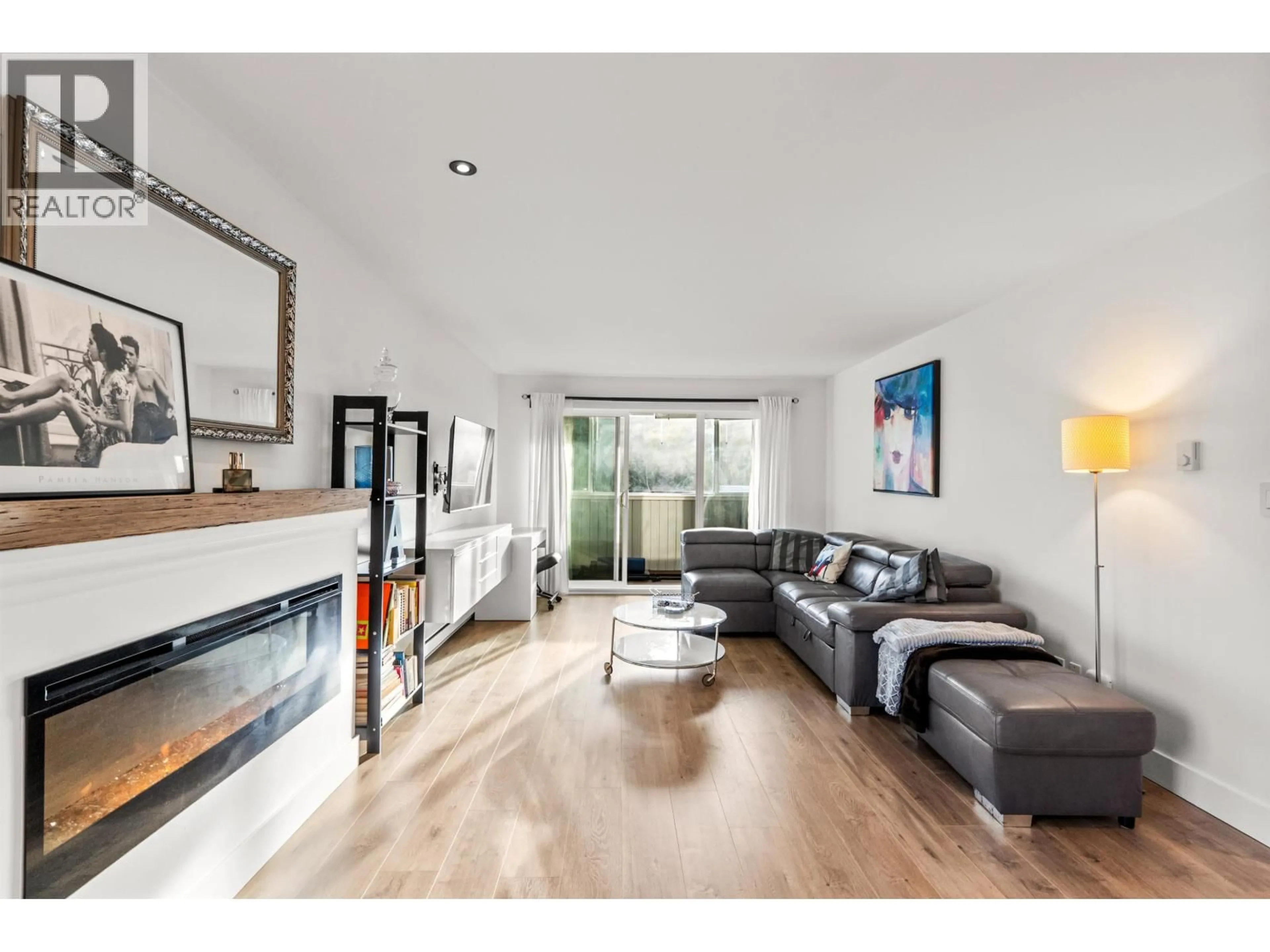 Living room with furniture, wood/laminate floor for 204 - 5553 16 AVENUE, Tsawwassen British Columbia V4M2H7