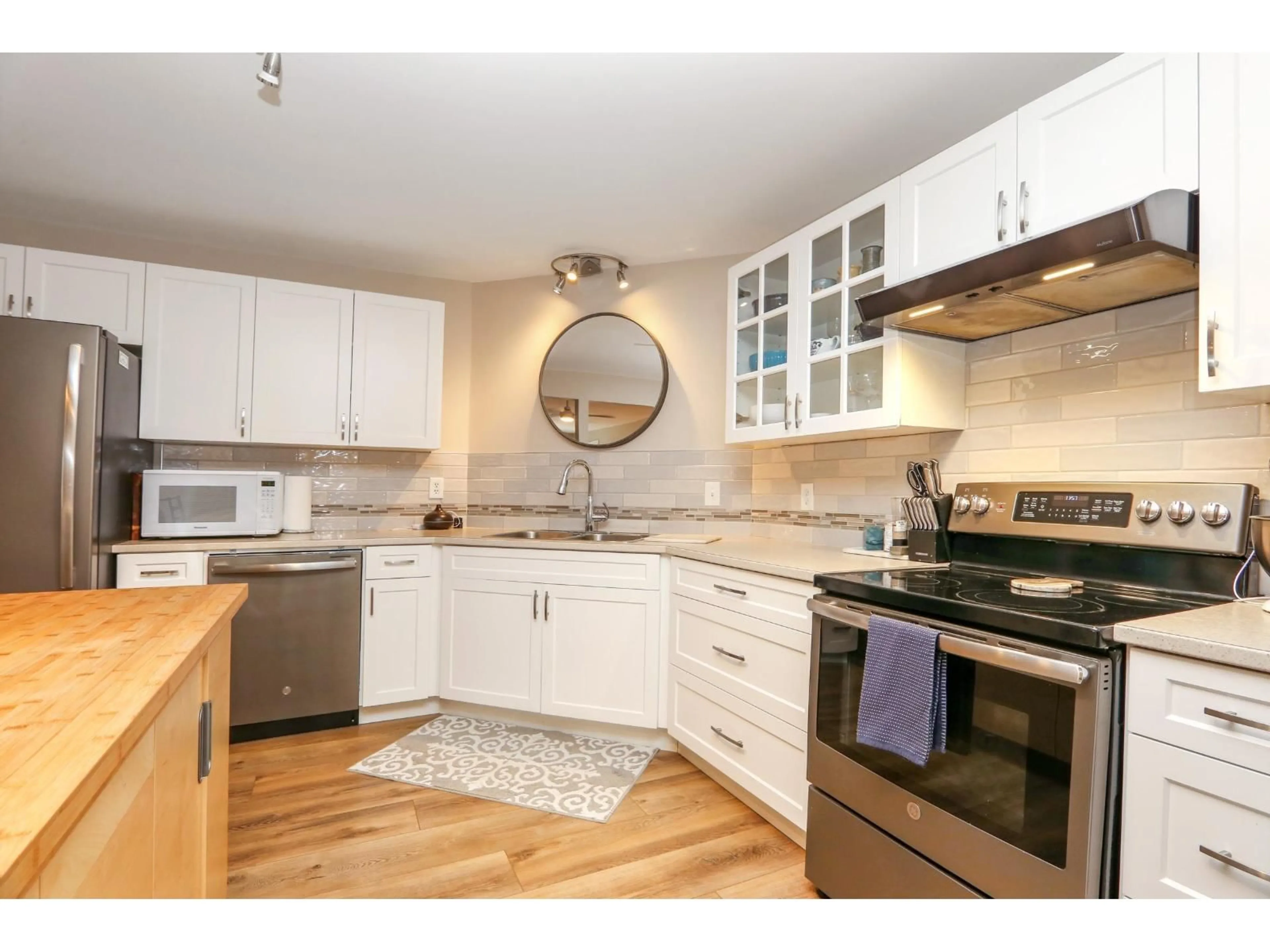 Open concept kitchen, unknown for 208 - 45660 KNIGHT ROAD, Chilliwack British Columbia V2R2X4