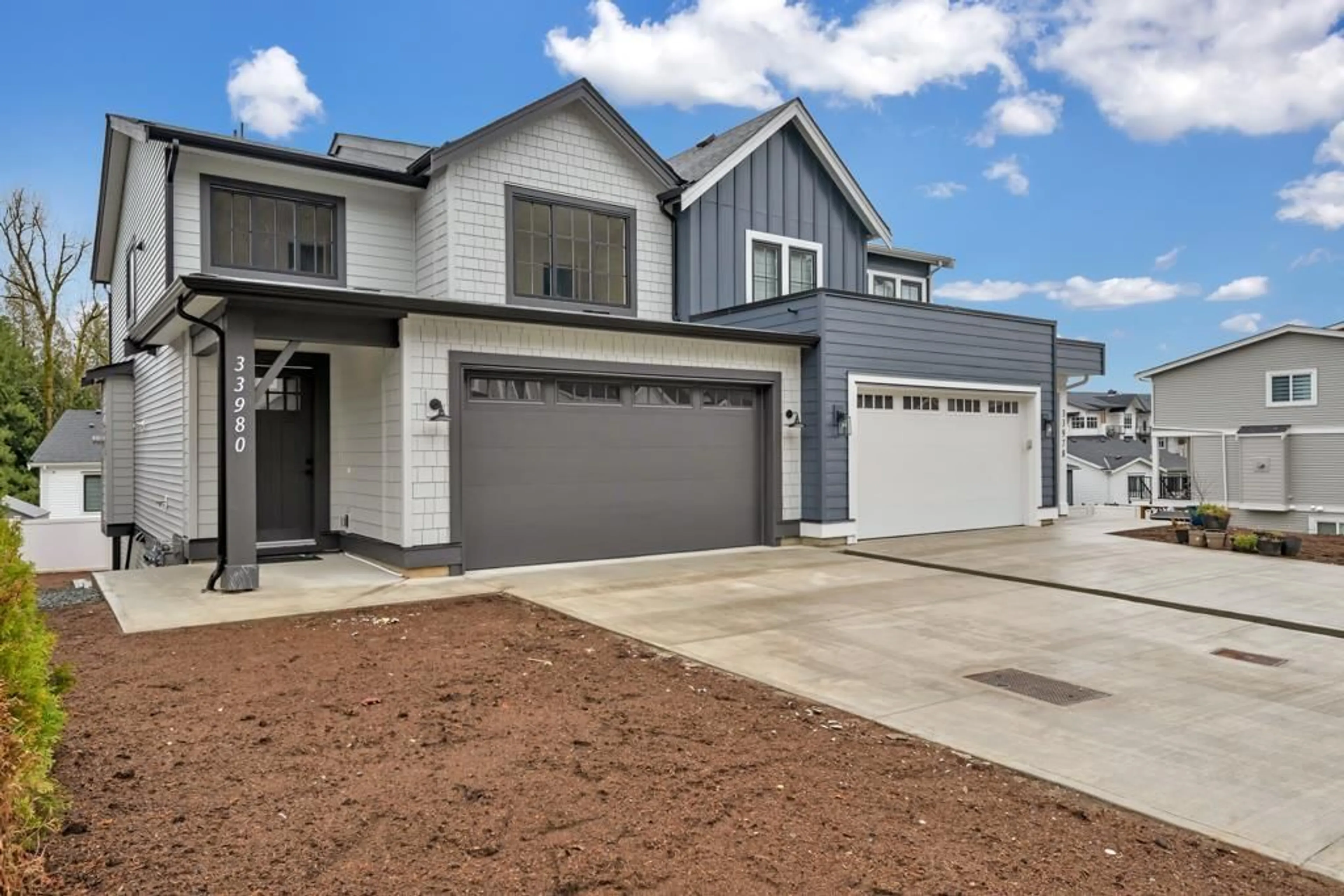 Home with vinyl exterior material, street for 33980 BARKER COURT, Mission British Columbia V2V6B2