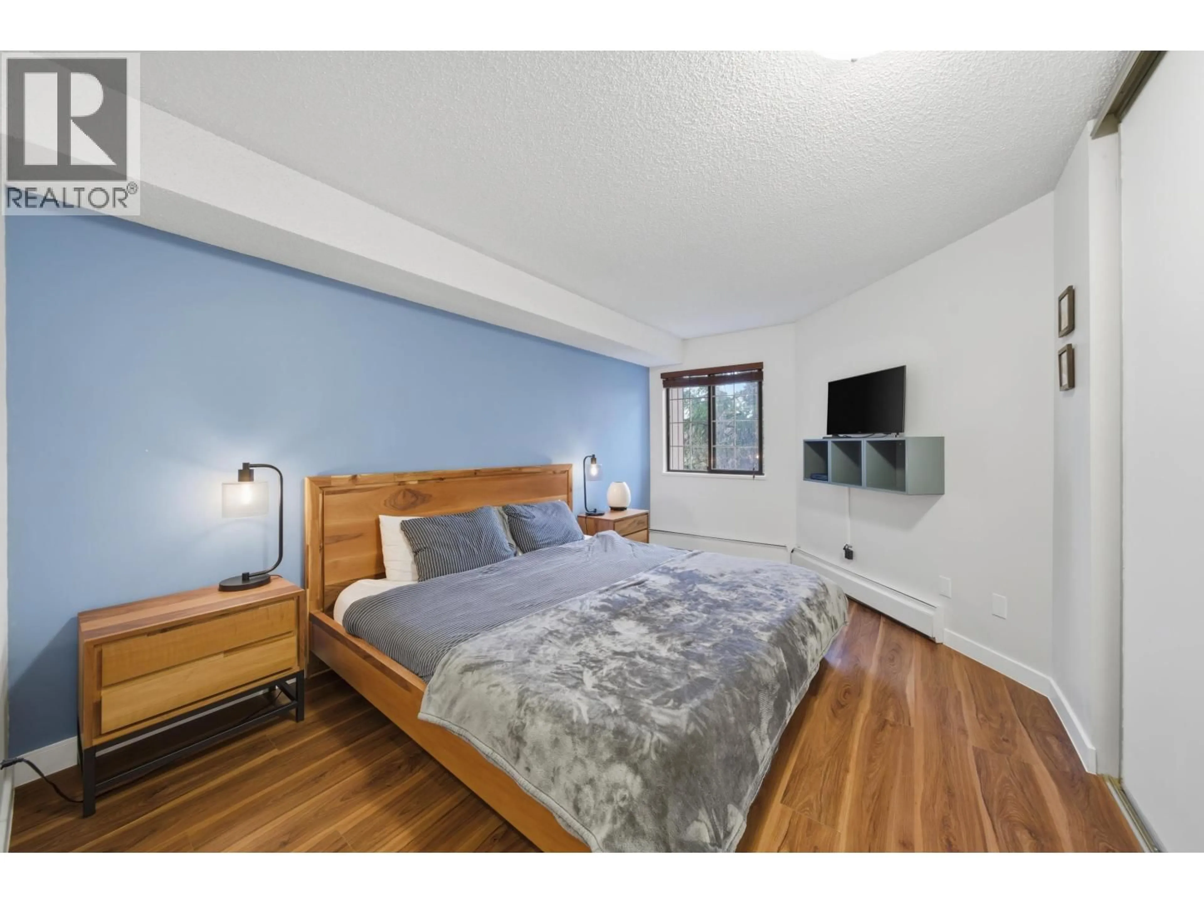 Bedroom with bed, wood/laminate floor for 238 - 8500 ACKROYD ROAD, Richmond British Columbia V6X3H8