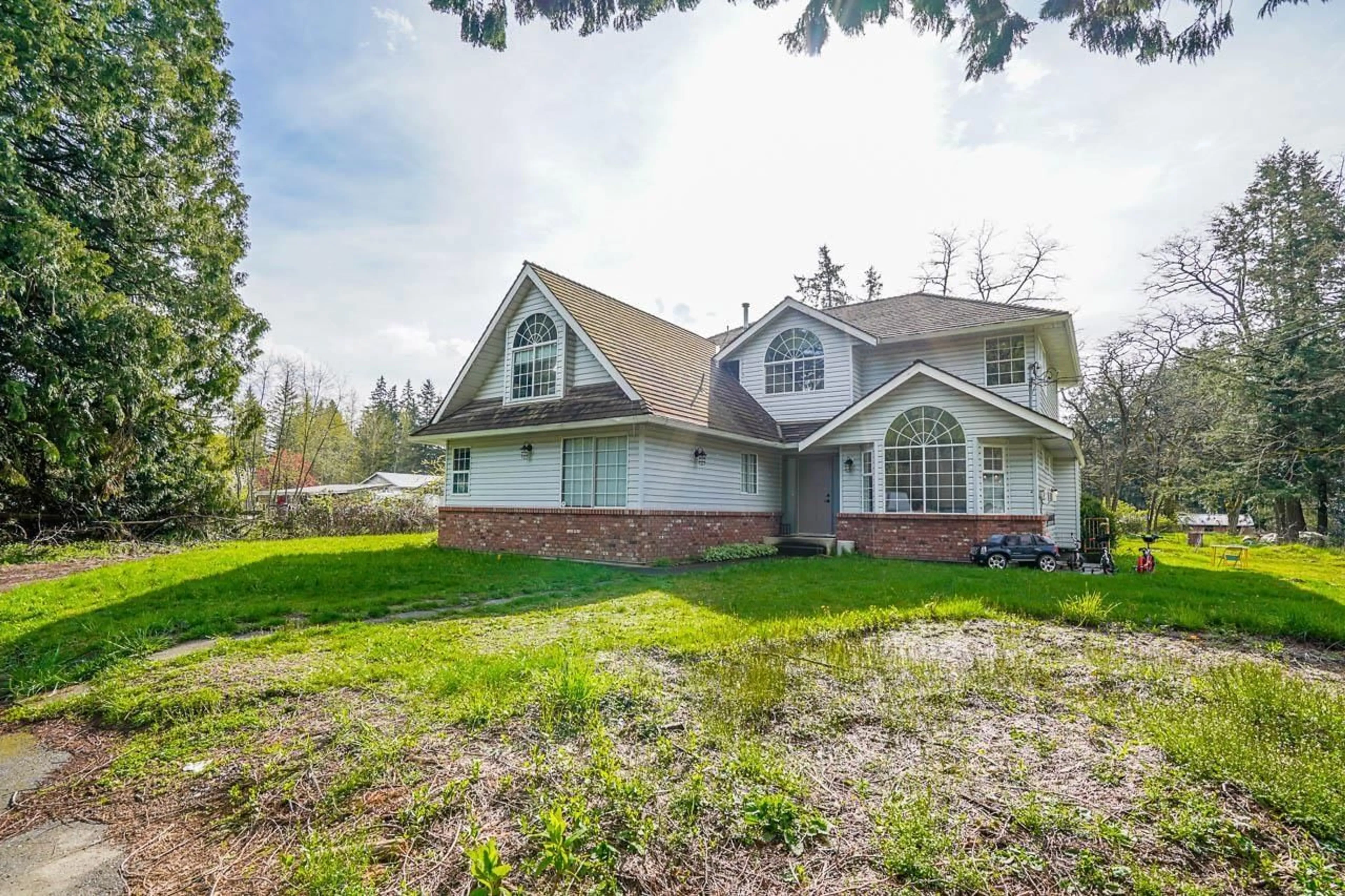A pic from outside/outdoor area/front of a property/back of a property/a pic from drone, mountain view for 2161 200 STREET, Langley British Columbia V2Z1Z6