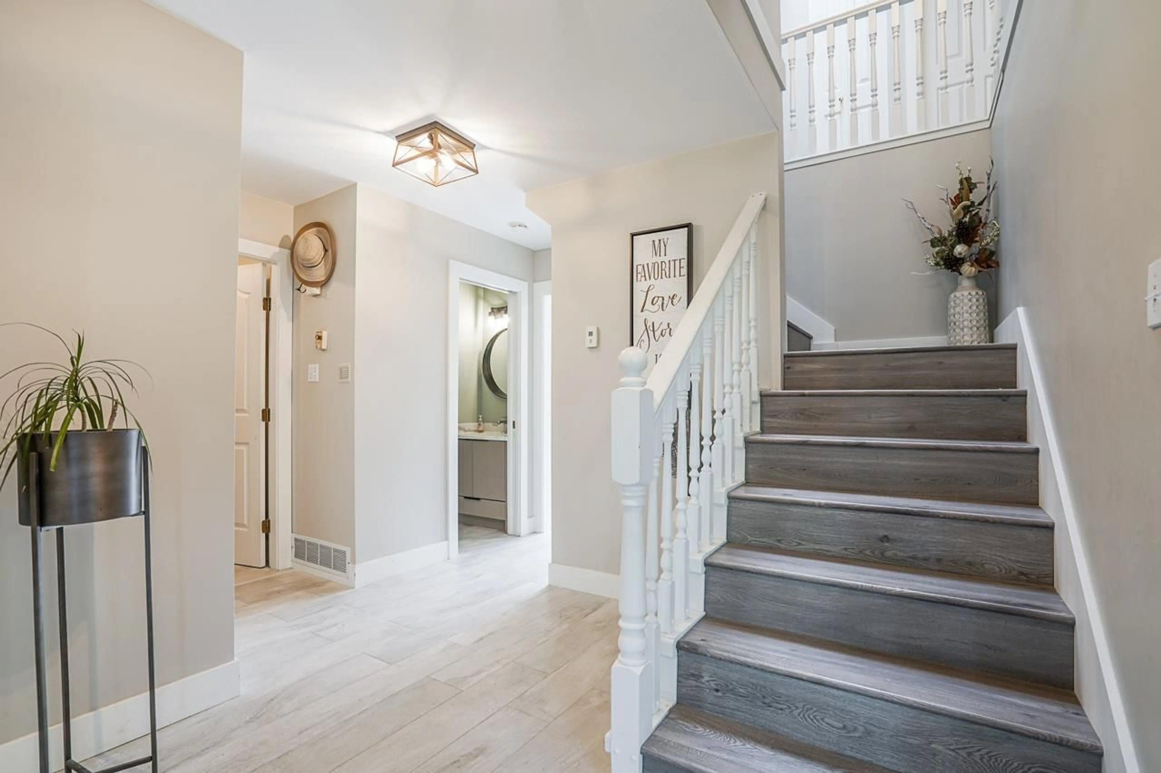 Indoor entryway for 2161 200 STREET, Langley British Columbia V2Z1Z6