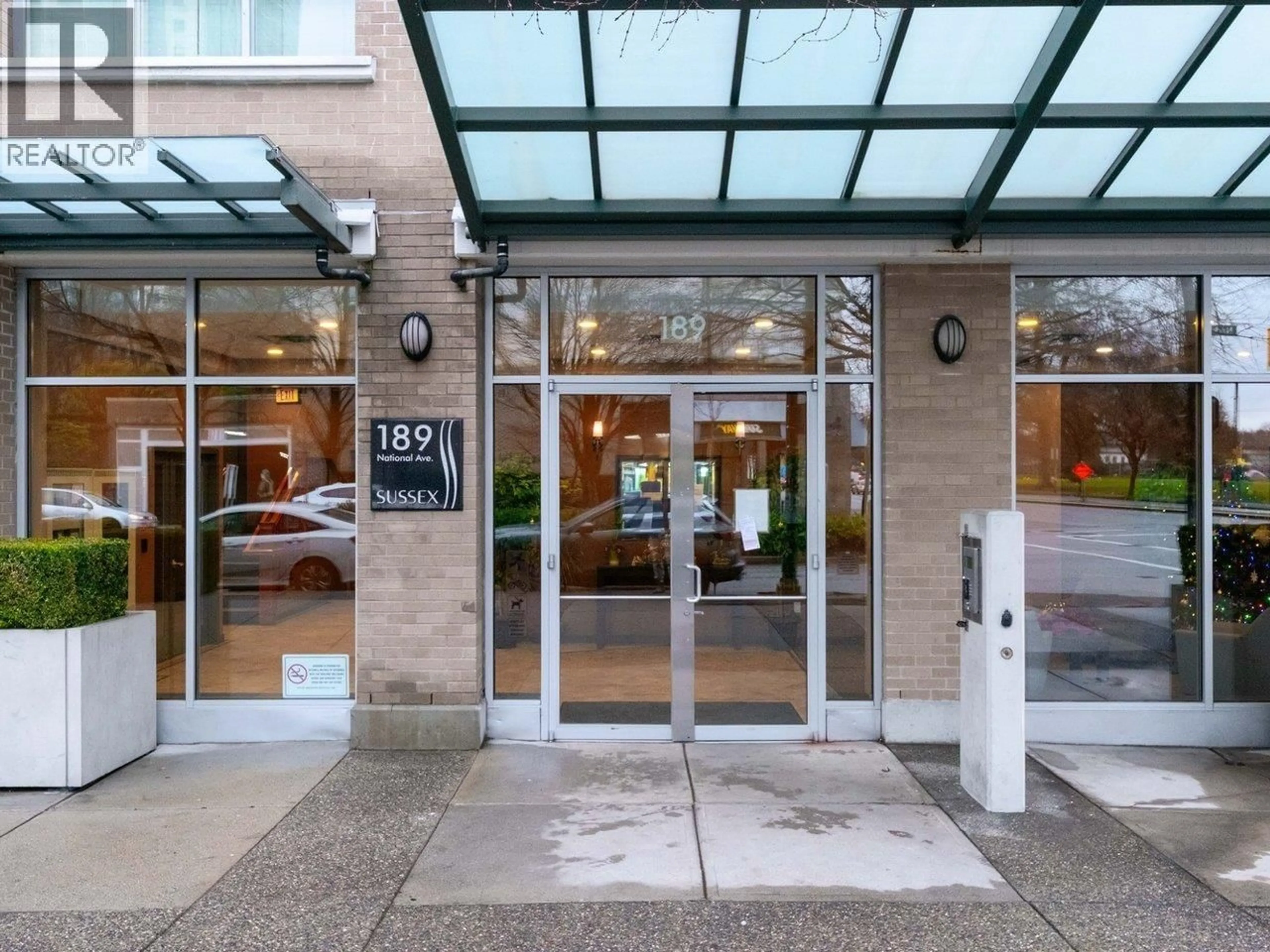 Indoor foyer for 706 - 189 NATIONAL AVENUE, Vancouver British Columbia V6A4L8