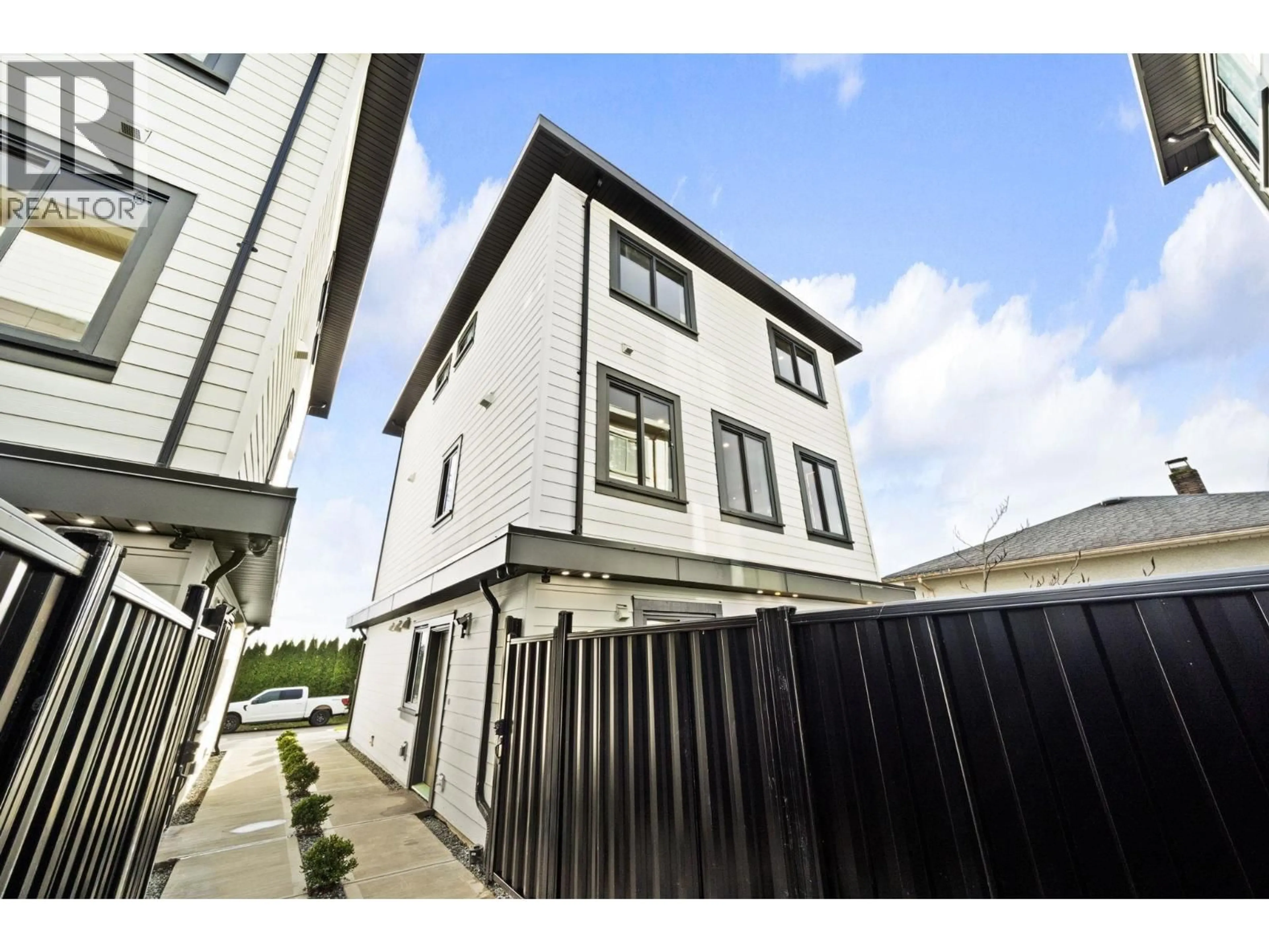 Unknown for 2 - 3881 HURST STREET, Burnaby British Columbia V5J1M4