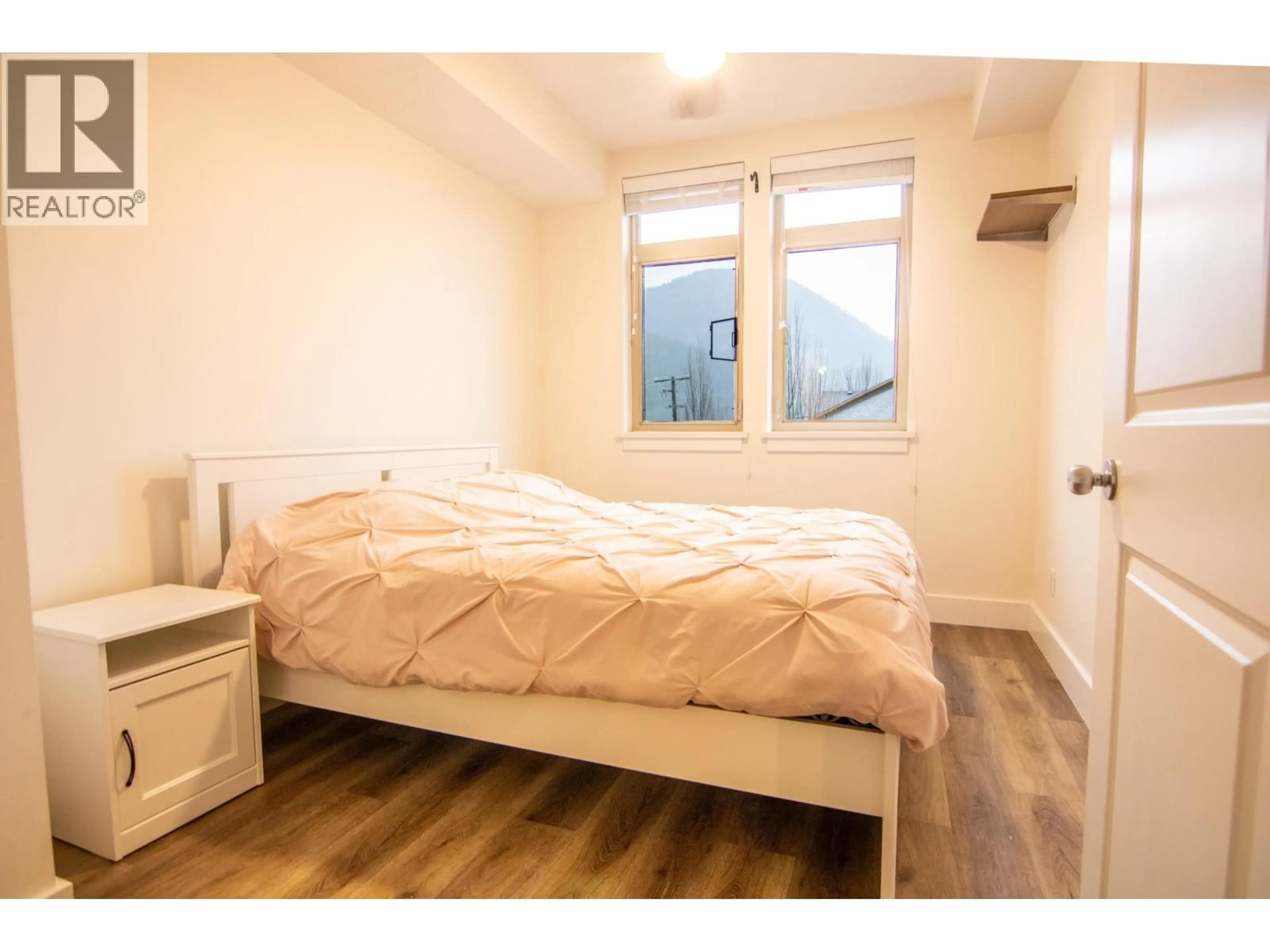 Bedroom with bed, wood/laminate floor for 305 - 7330 ARBUTUS STREET, Pemberton British Columbia V0N2L1