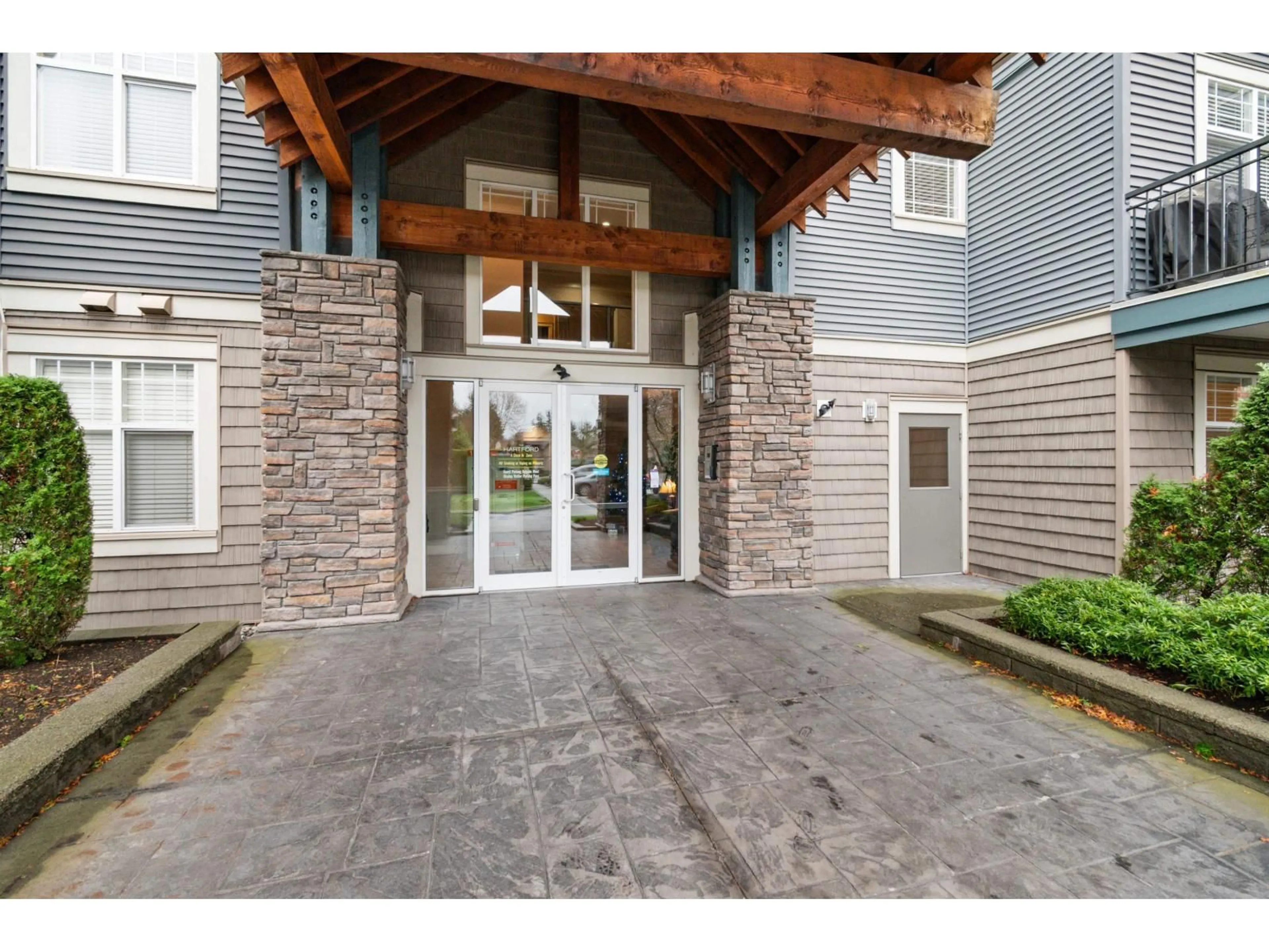 Indoor foyer for 101C - 45595 TAMIHI WAY, Chilliwack British Columbia V2R0G3
