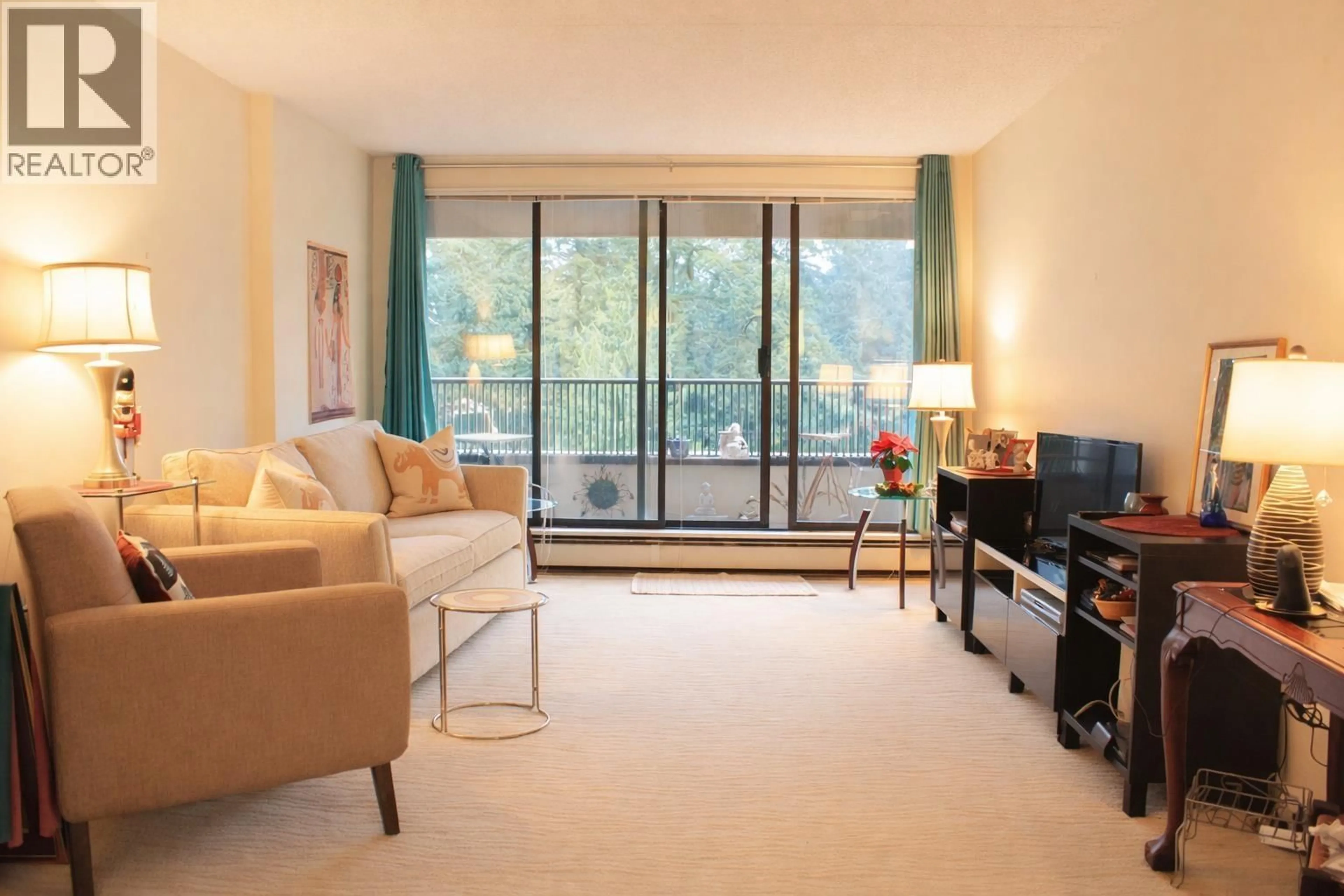 Living room with furniture, unknown for 808 - 4194 MAYWOOD STREET, Burnaby British Columbia V5H4E9