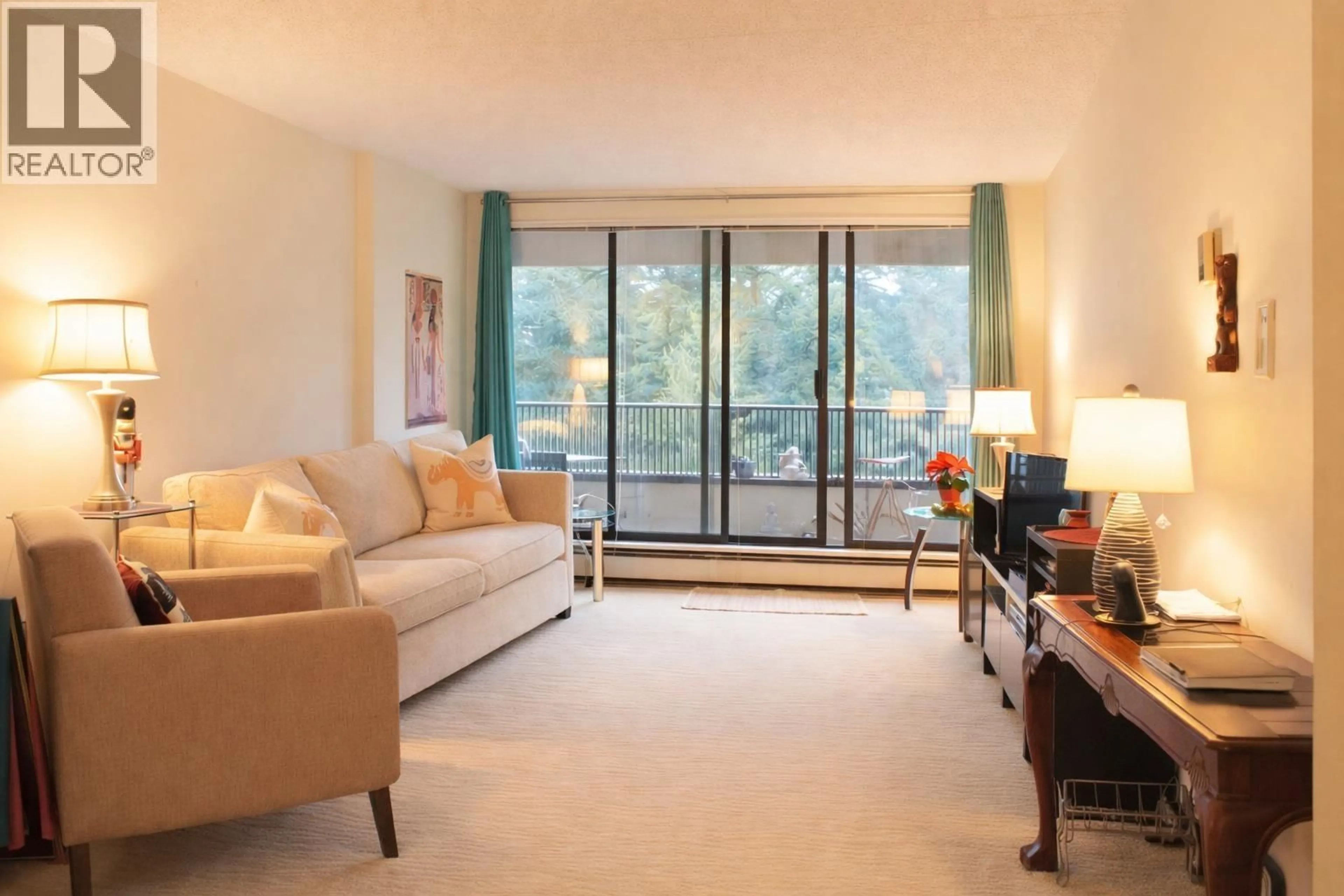 Living room with furniture, carpet floor for 808 - 4194 MAYWOOD STREET, Burnaby British Columbia V5H4E9