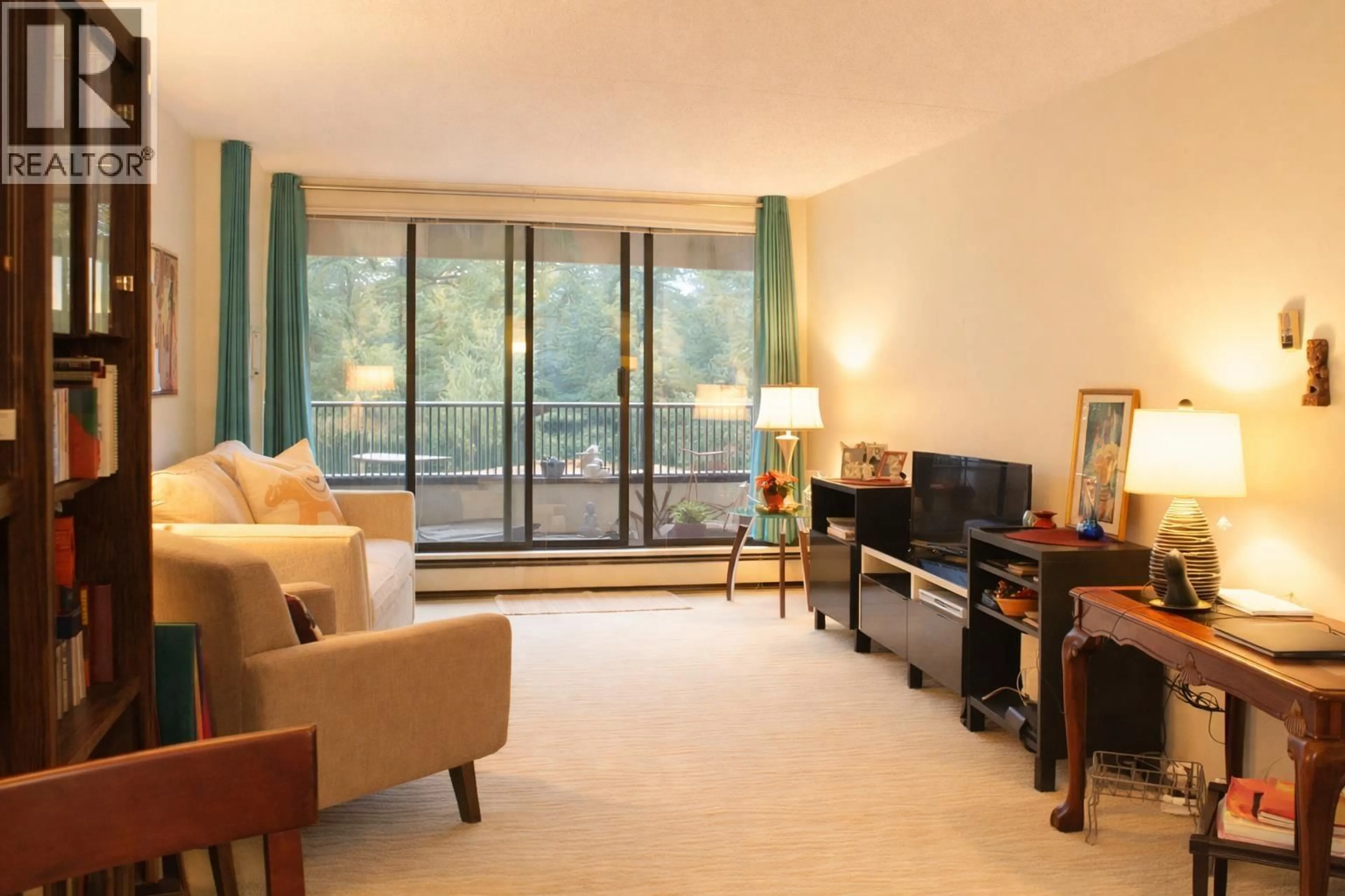 Living room with furniture, unknown for 808 - 4194 MAYWOOD STREET, Burnaby British Columbia V5H4E9