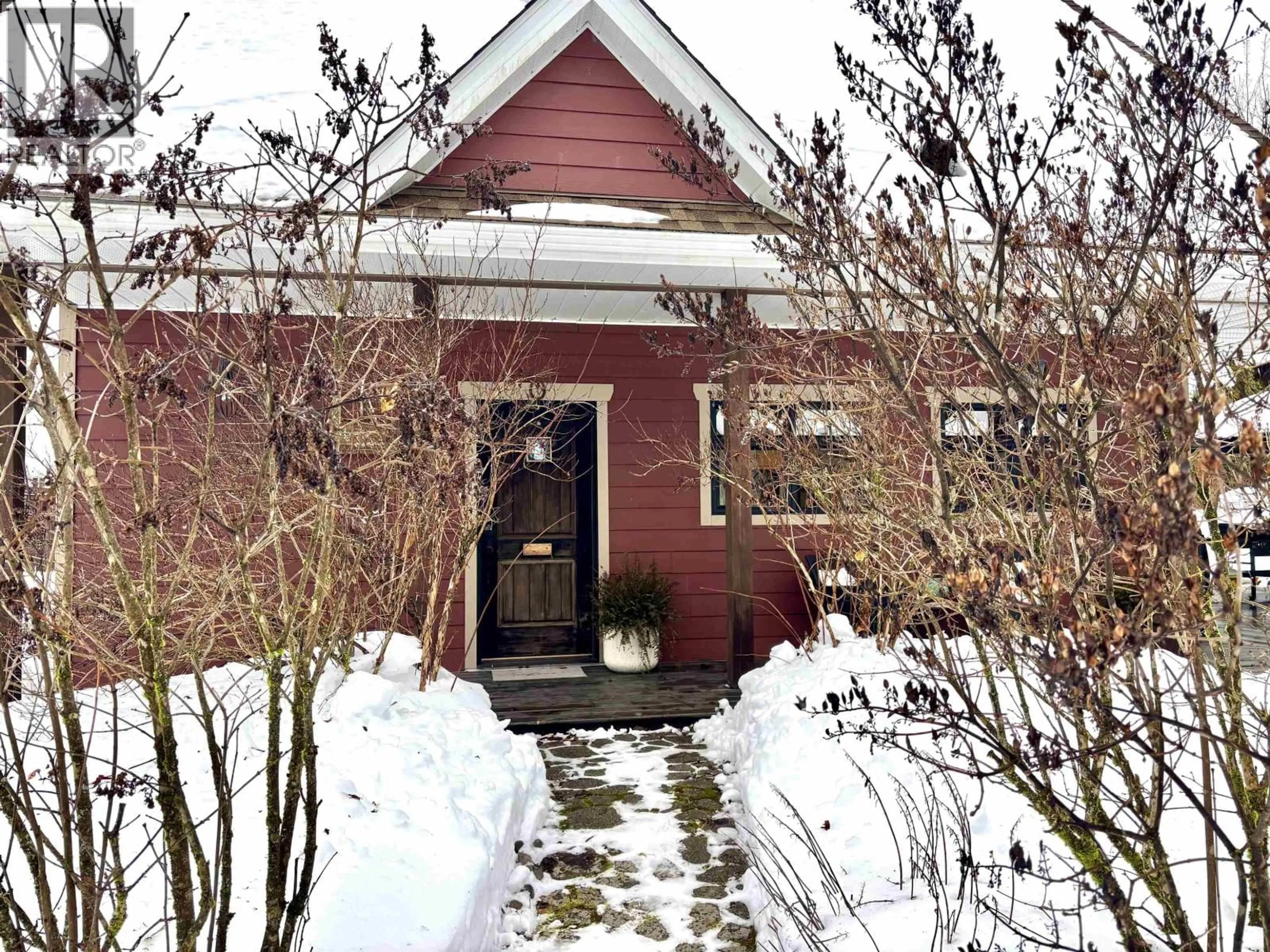 Indoor foyer for 8 DRAKE STREET, Kitimat British Columbia V8C1S4