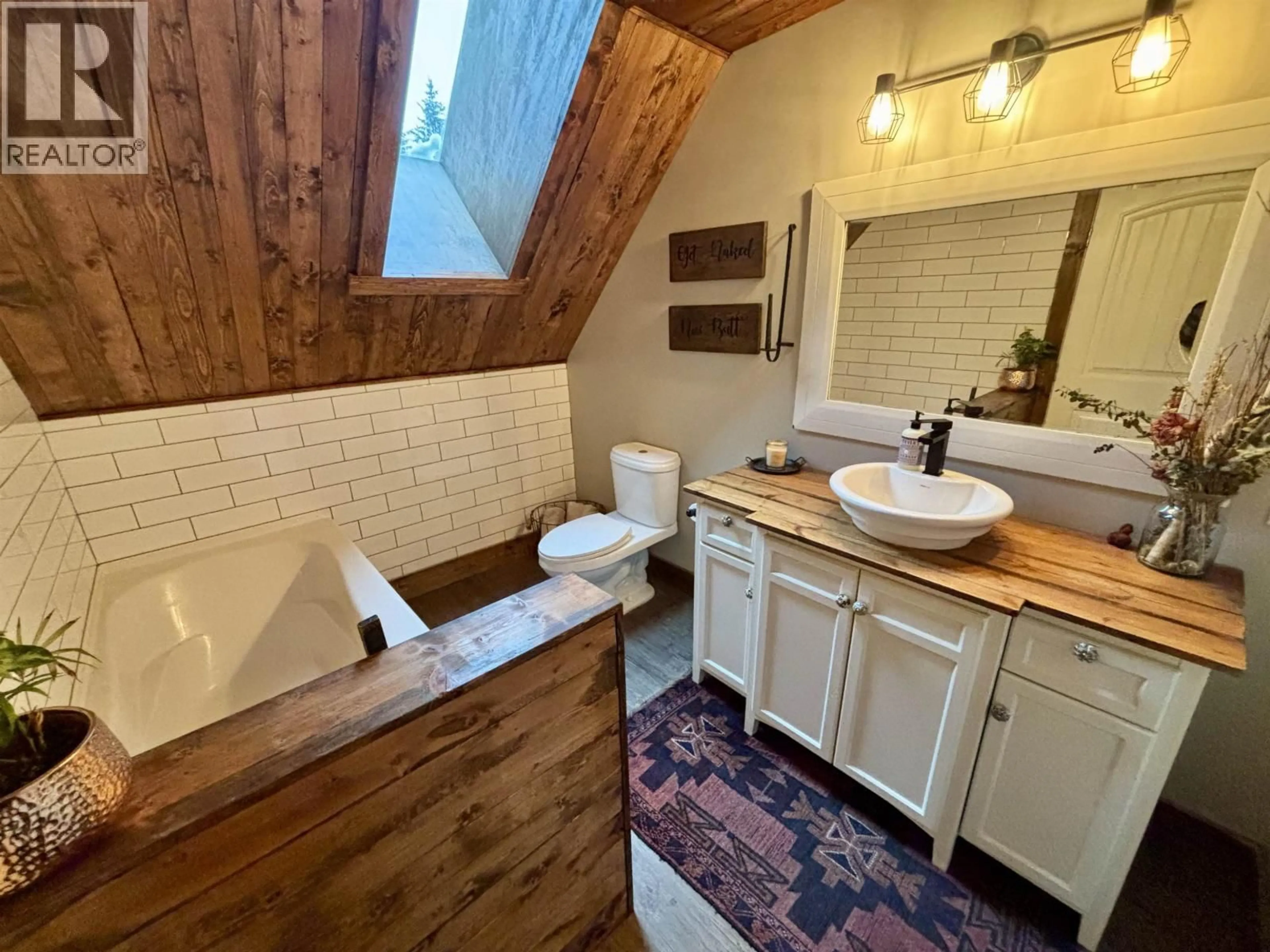 Standard bathroom, unknown for 8 DRAKE STREET, Kitimat British Columbia V8C1S4