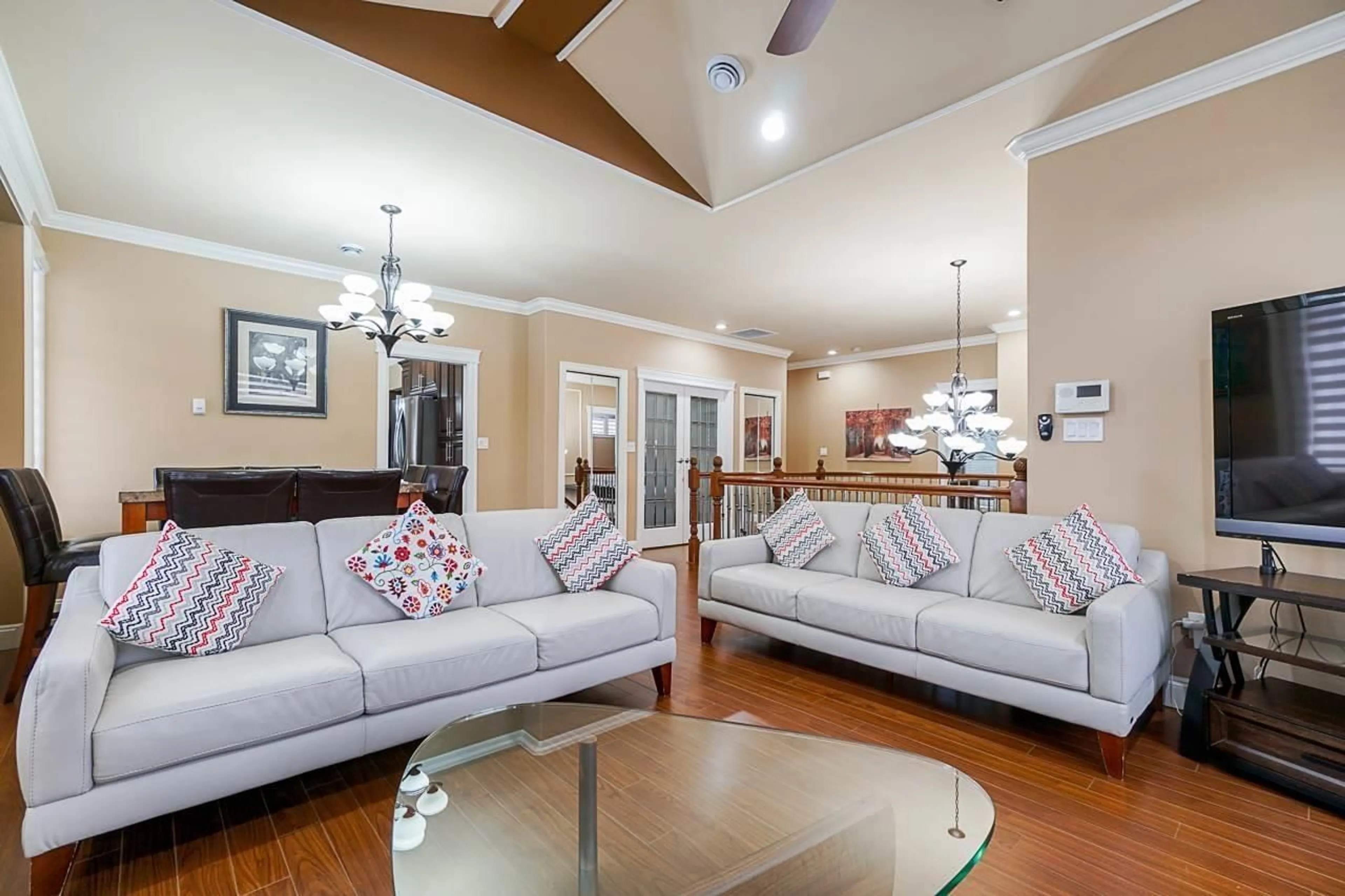 Living room with furniture, unknown for 15588 92 AVENUE, Surrey British Columbia V3R5W1