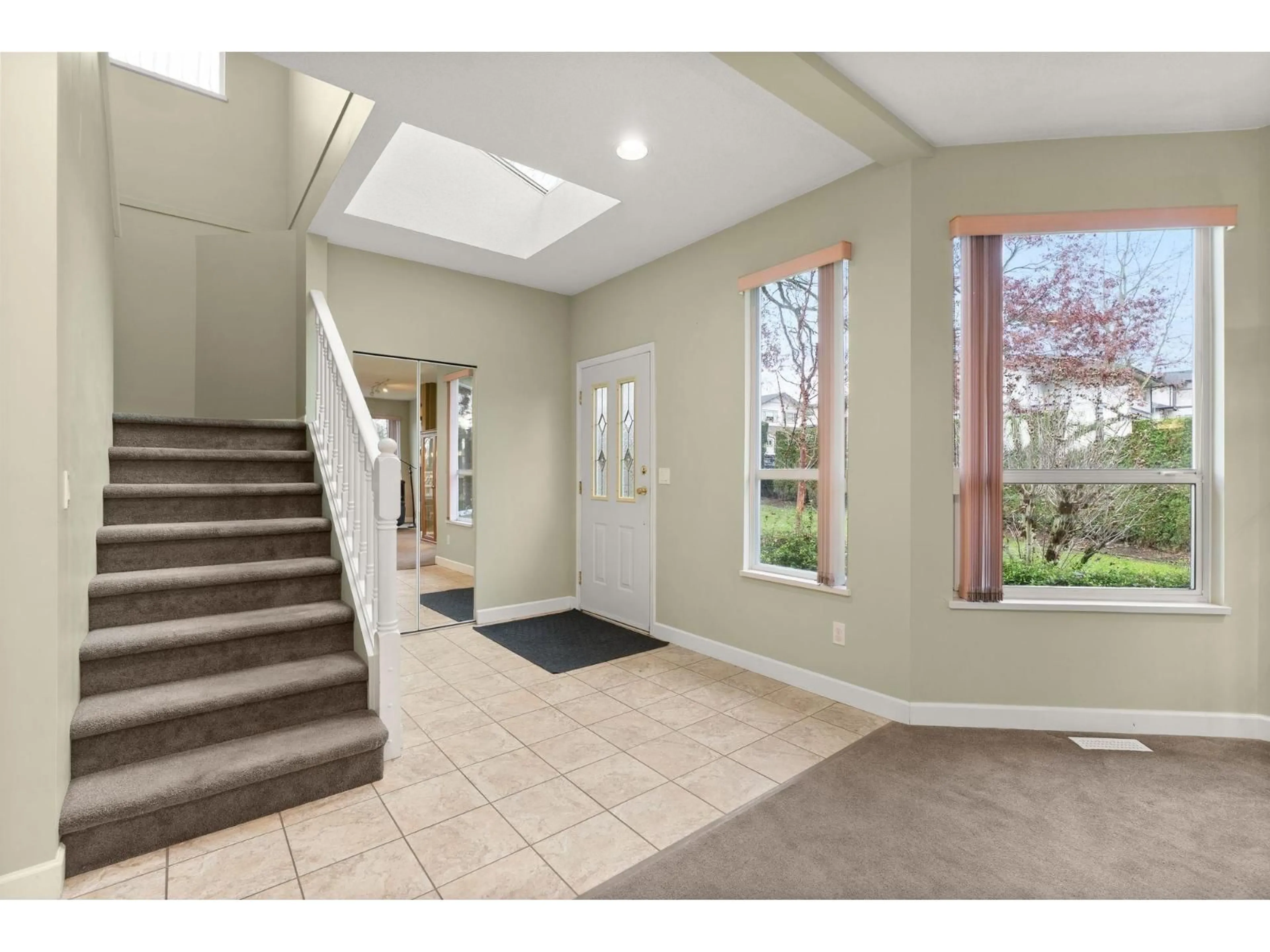 Indoor entryway for 4 - 20881 87 AVENUE, Langley British Columbia V1M3X1