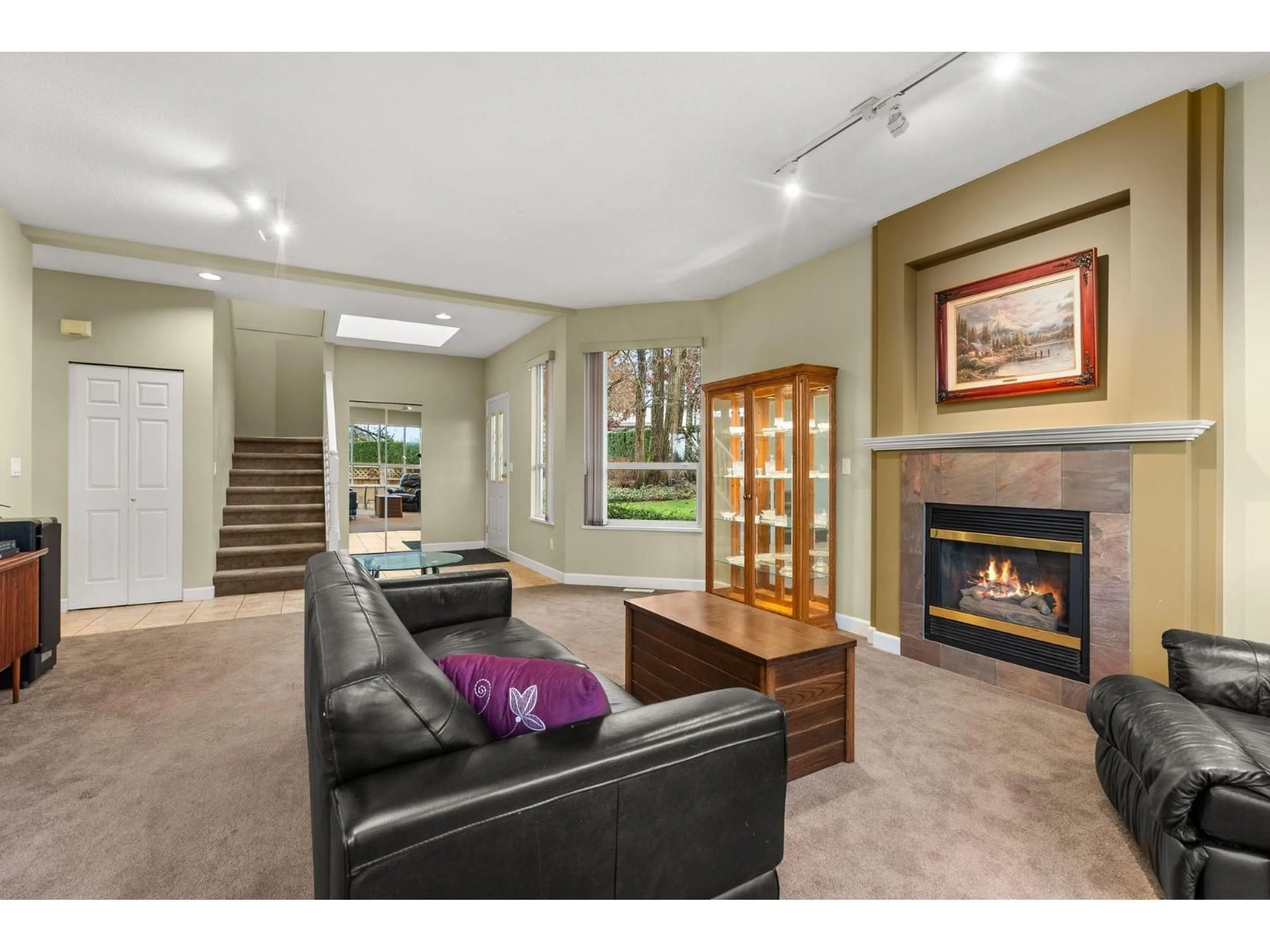 Living room with furniture, unknown for 4 - 20881 87 AVENUE, Langley British Columbia V1M3X1