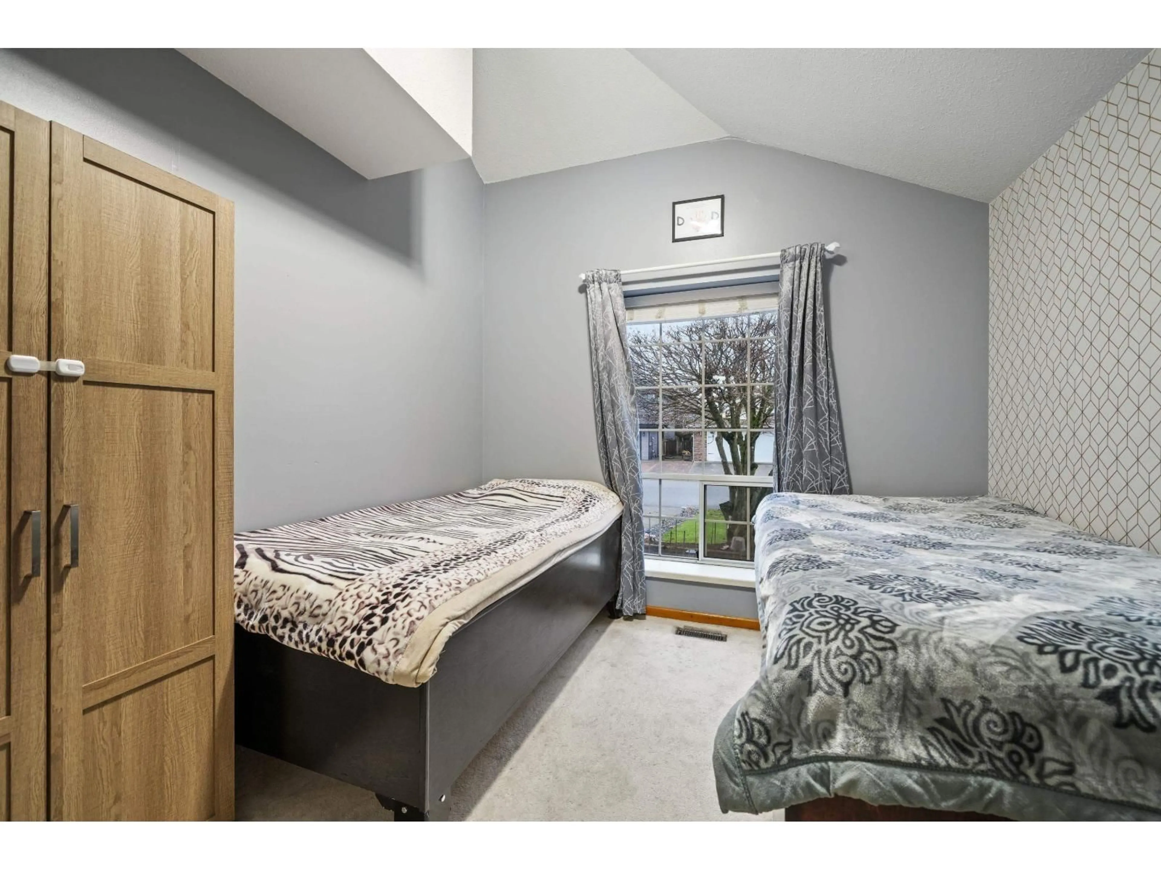 Bedroom with bed, unknown for 6691 129 STREET, Surrey British Columbia V3W8Y1