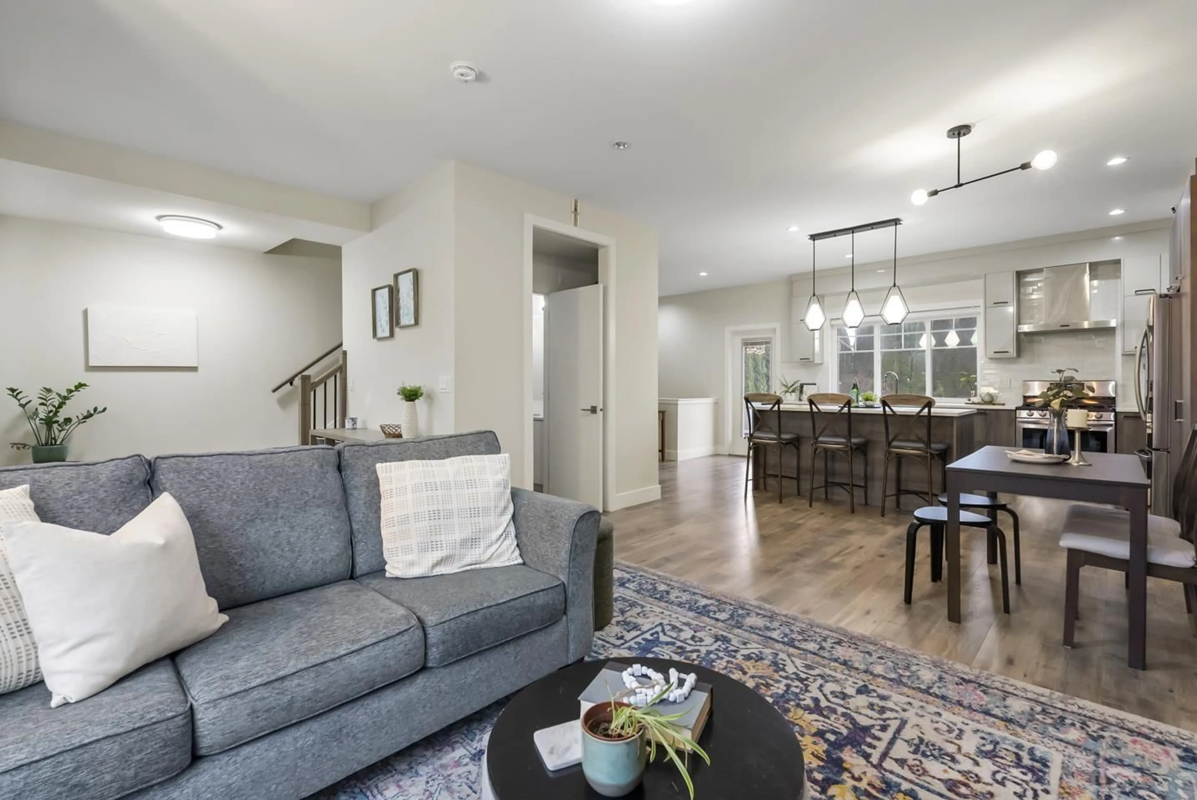 Living room with furniture, unknown for 10 - 11767 89A AVENUE, Delta British Columbia V4C3G8