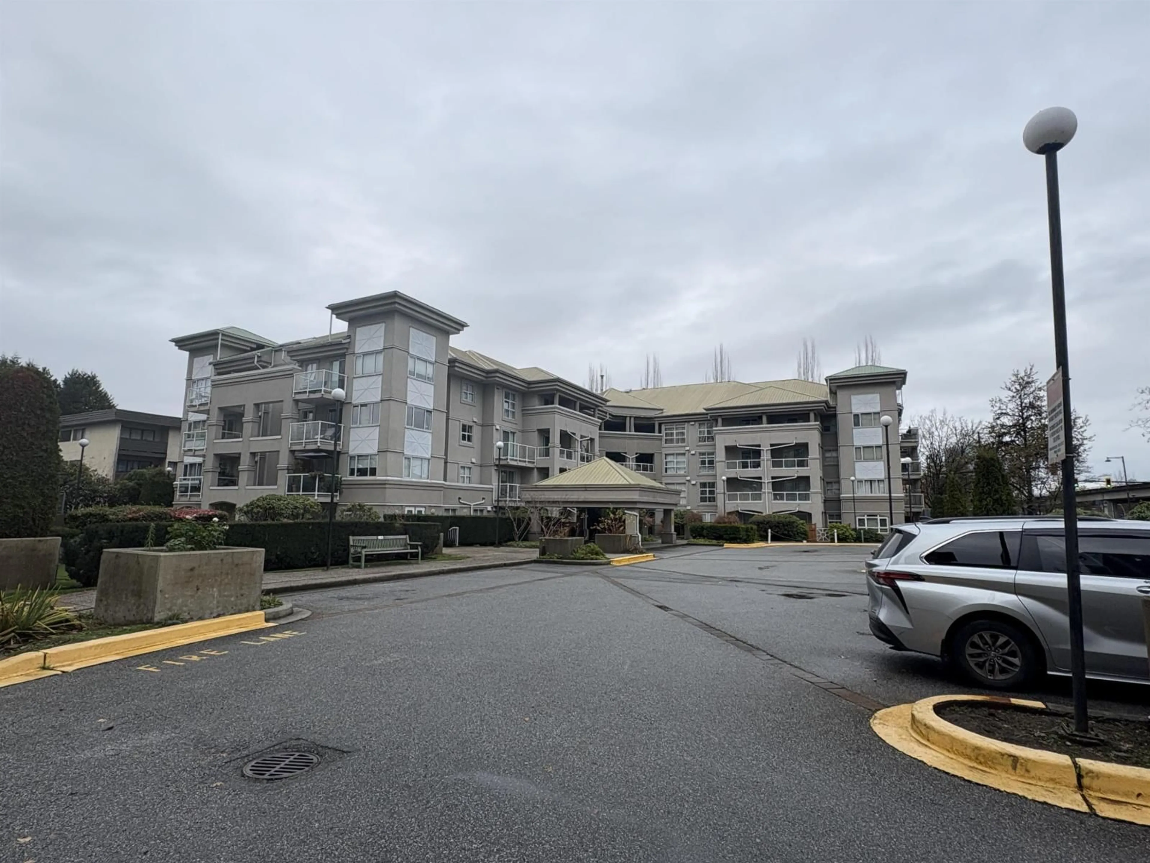 Unknown for 102 - 10533 UNIVERSITY DRIVE, Surrey British Columbia V3T5T7