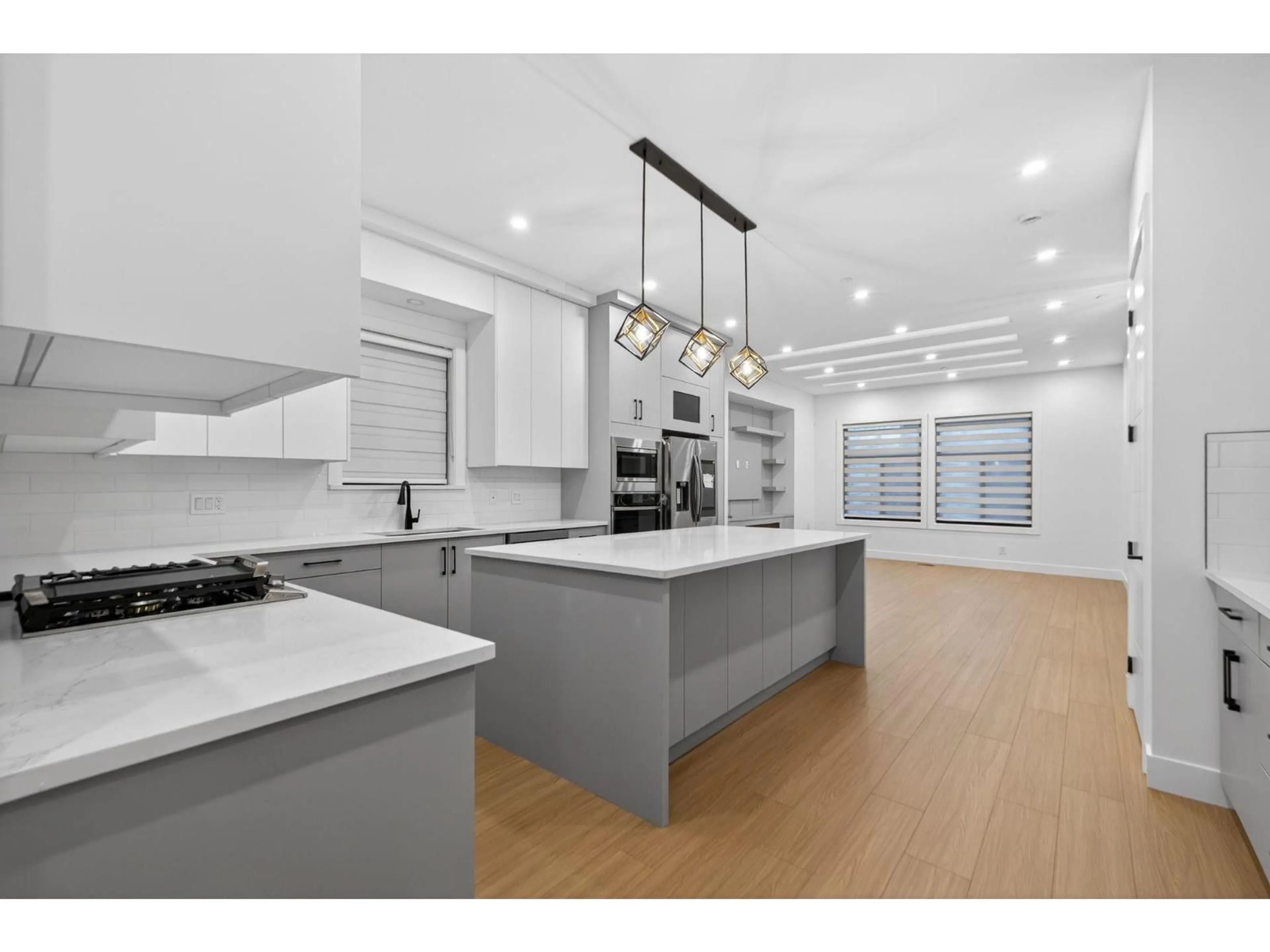 Open concept kitchen, ceramic/tile floor for 7645 197 STREET, Langley British Columbia V2Y1S2