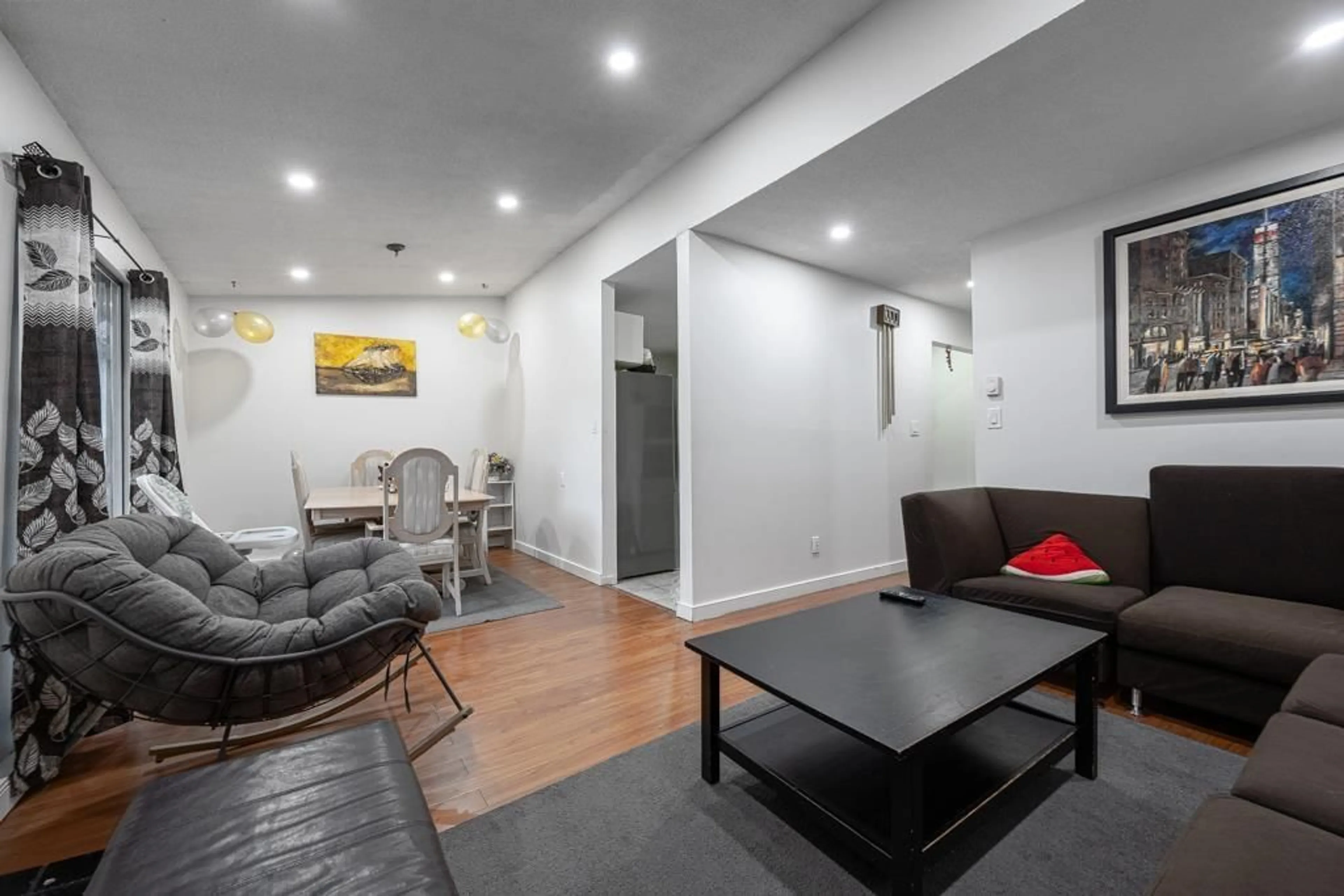 Living room with furniture, unknown for 7366 128A STREET, Surrey British Columbia V3W7G9