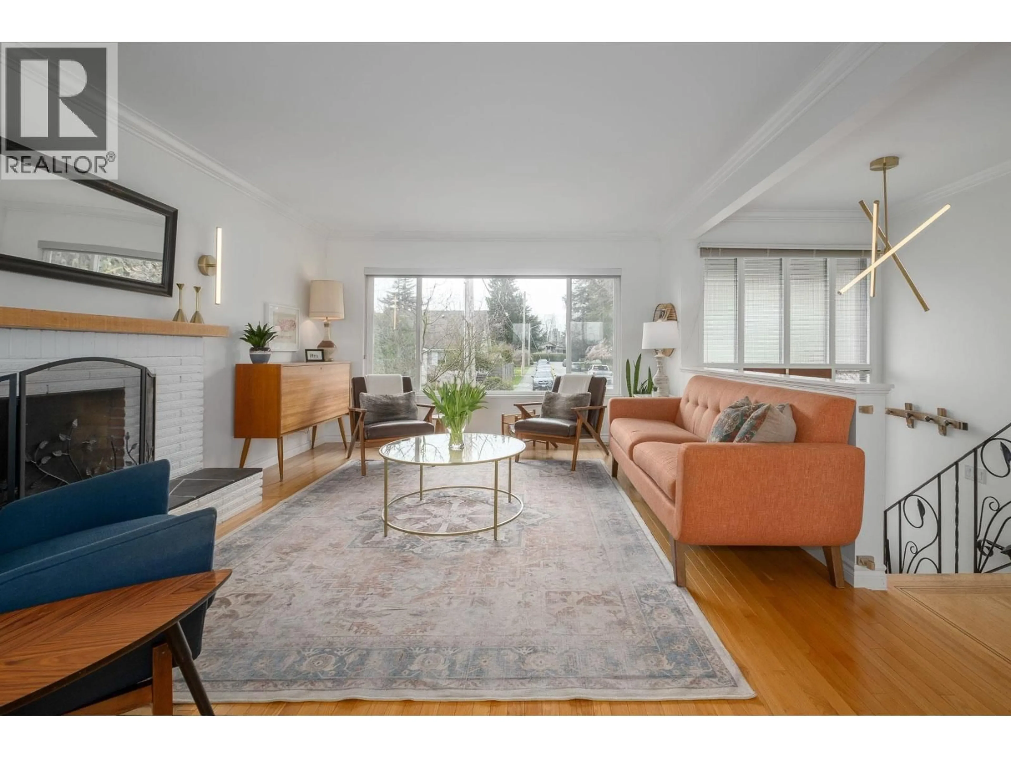 Living room with furniture, unknown for 140 HARVEY STREET, New Westminster British Columbia V3L4G2