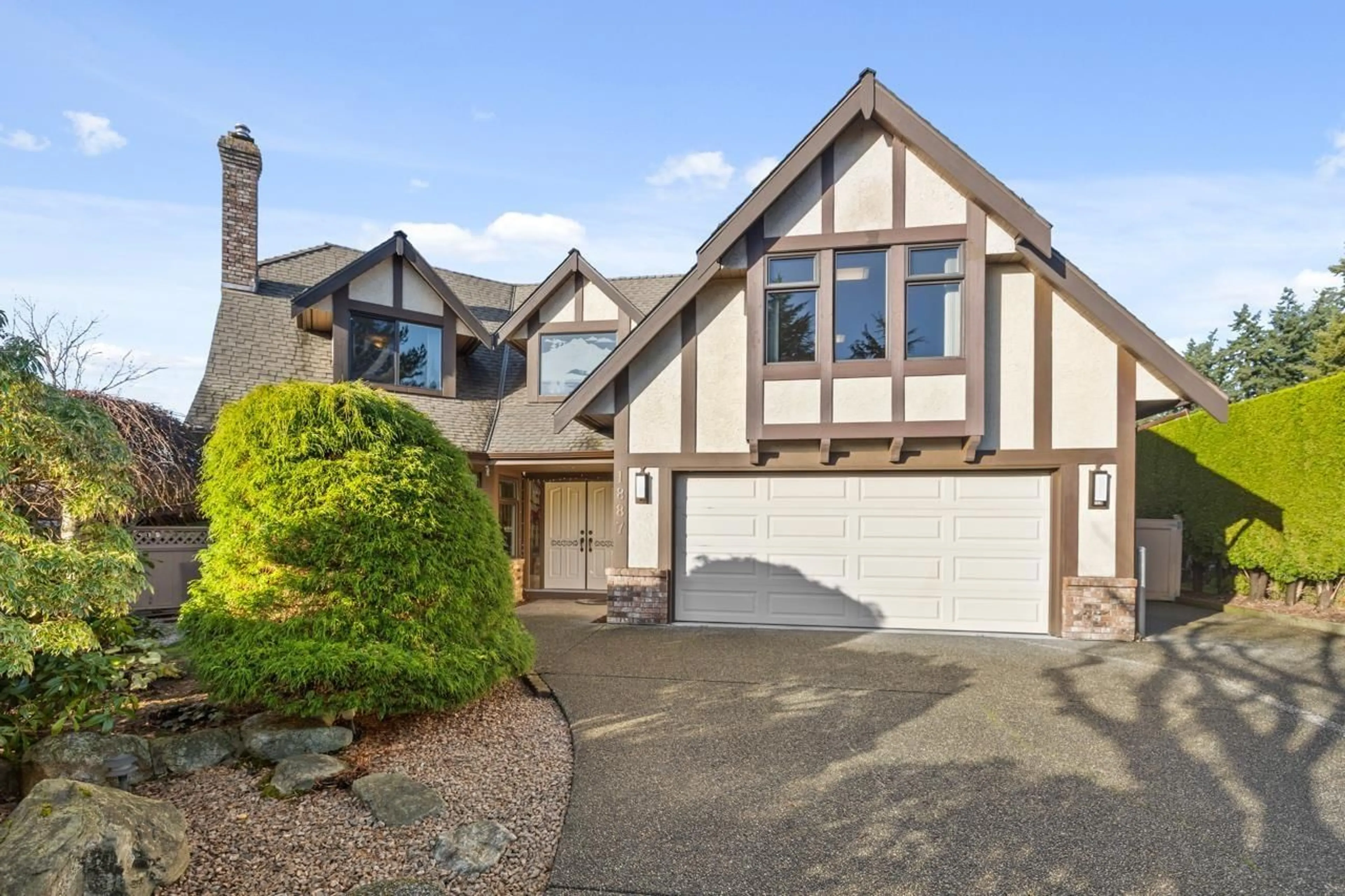 Home with vinyl exterior material, street for 1887 144A STREET, Surrey British Columbia V4A6Z7