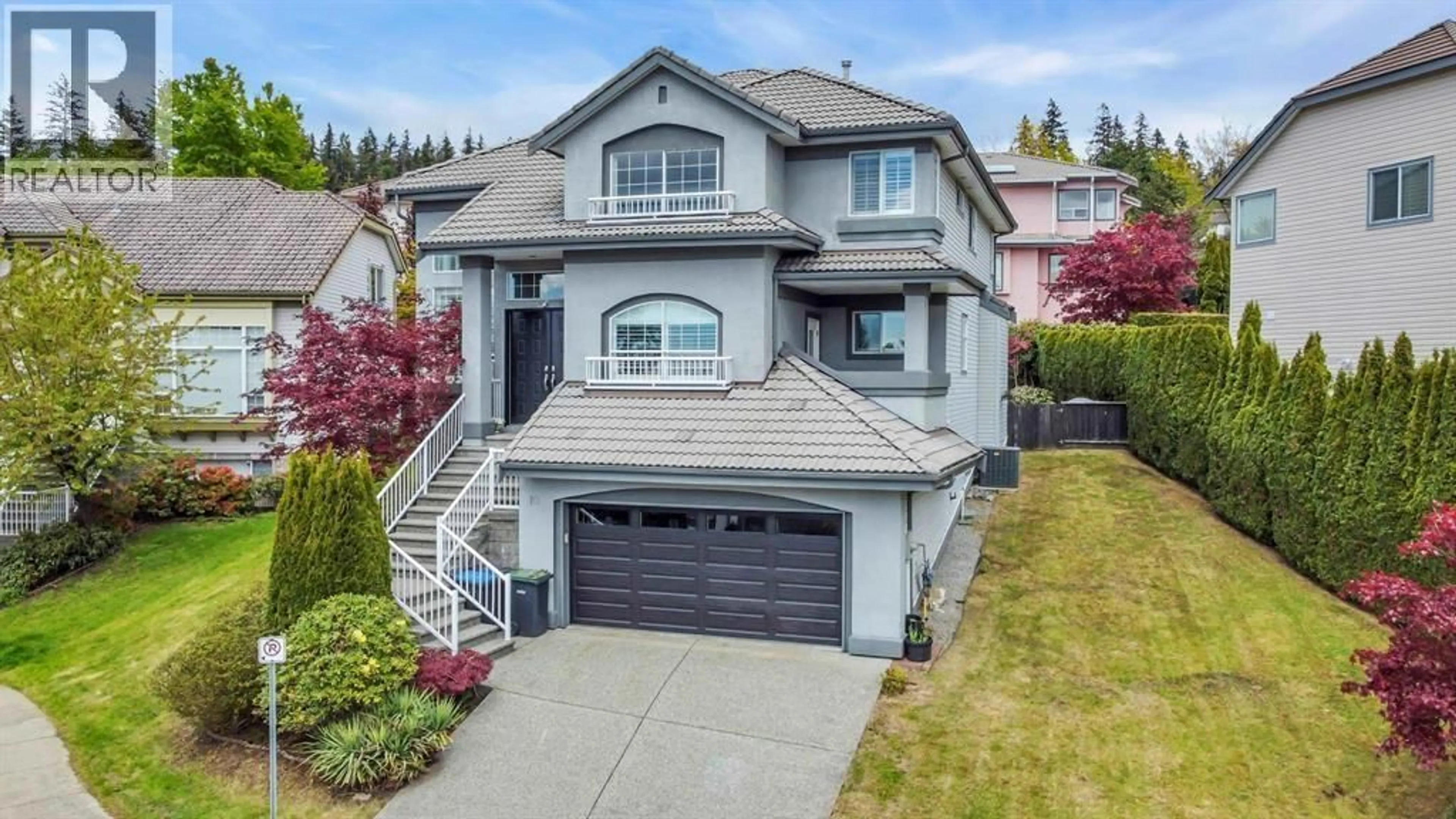 A pic from outside/outdoor area/front of a property/back of a property/a pic from drone, street for 10 CEDARWOOD COURT, Port Moody British Columbia V3H4W2