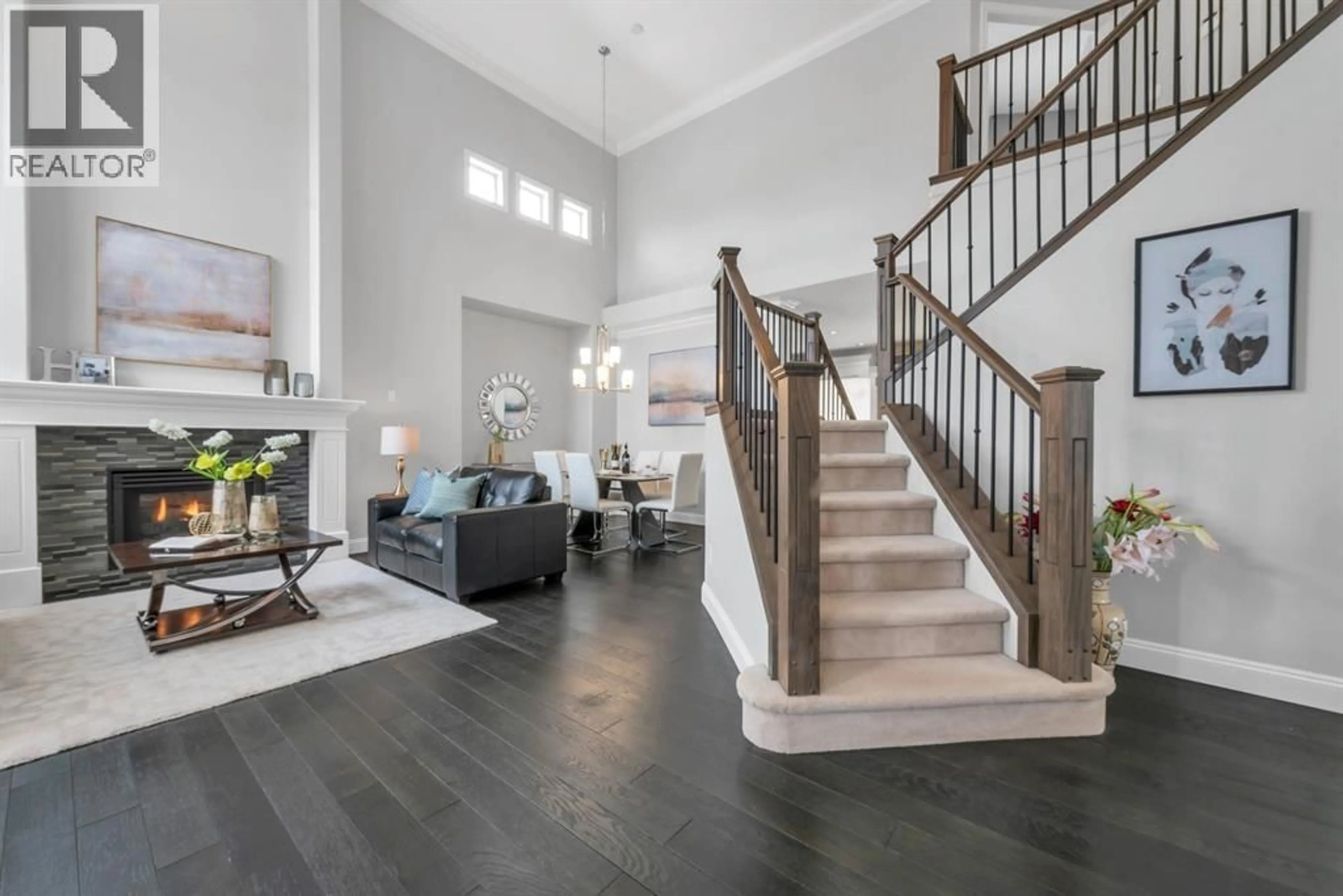 Indoor entryway for 10 CEDARWOOD COURT, Port Moody British Columbia V3H4W2