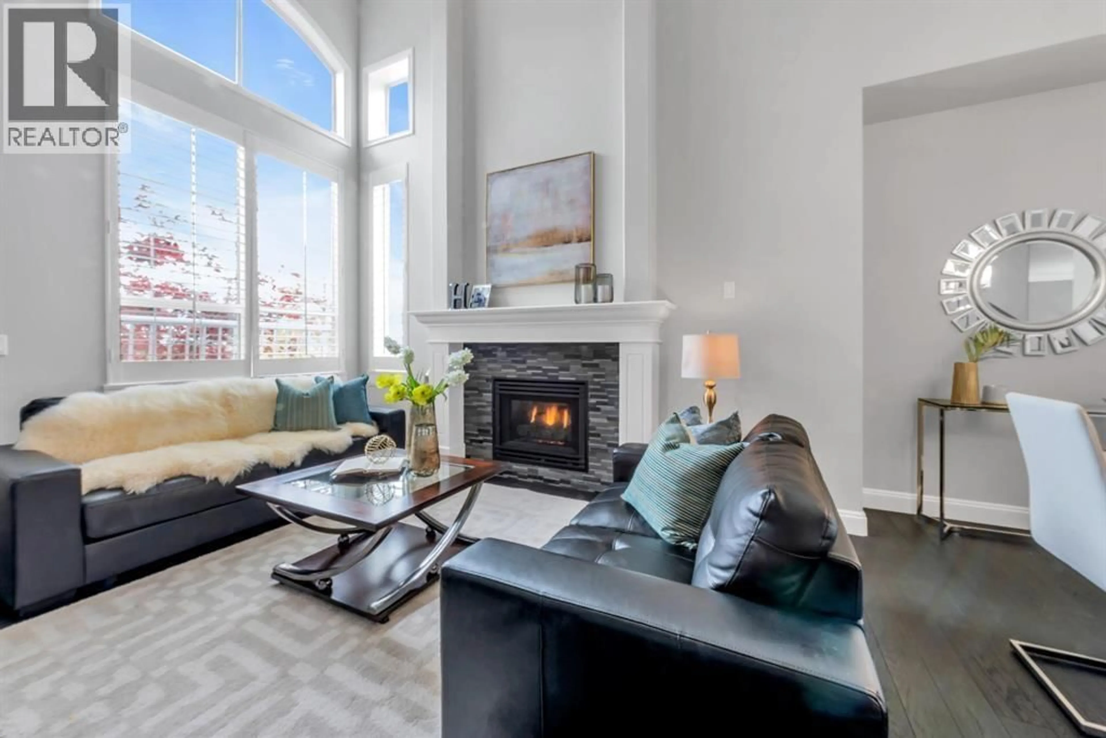 Living room with furniture, unknown for 10 CEDARWOOD COURT, Port Moody British Columbia V3H4W2