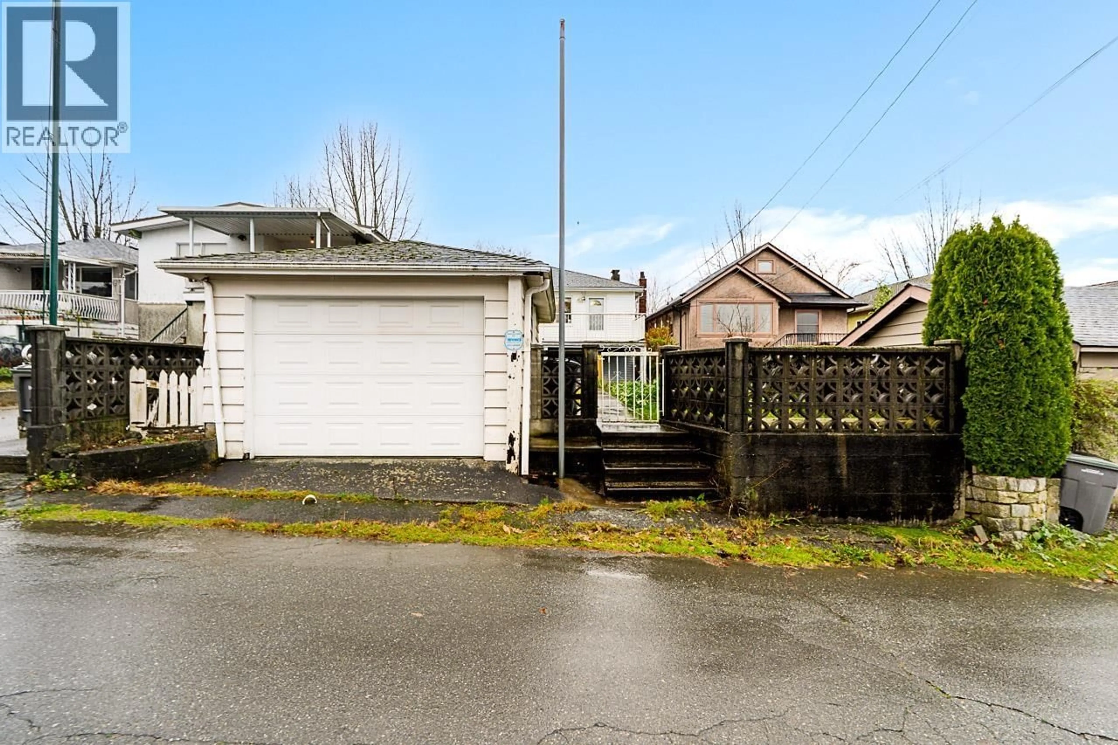 A pic from outside/outdoor area/front of a property/back of a property/a pic from drone, street for 1174 KELOWNA STREET, Vancouver British Columbia V5K4E2