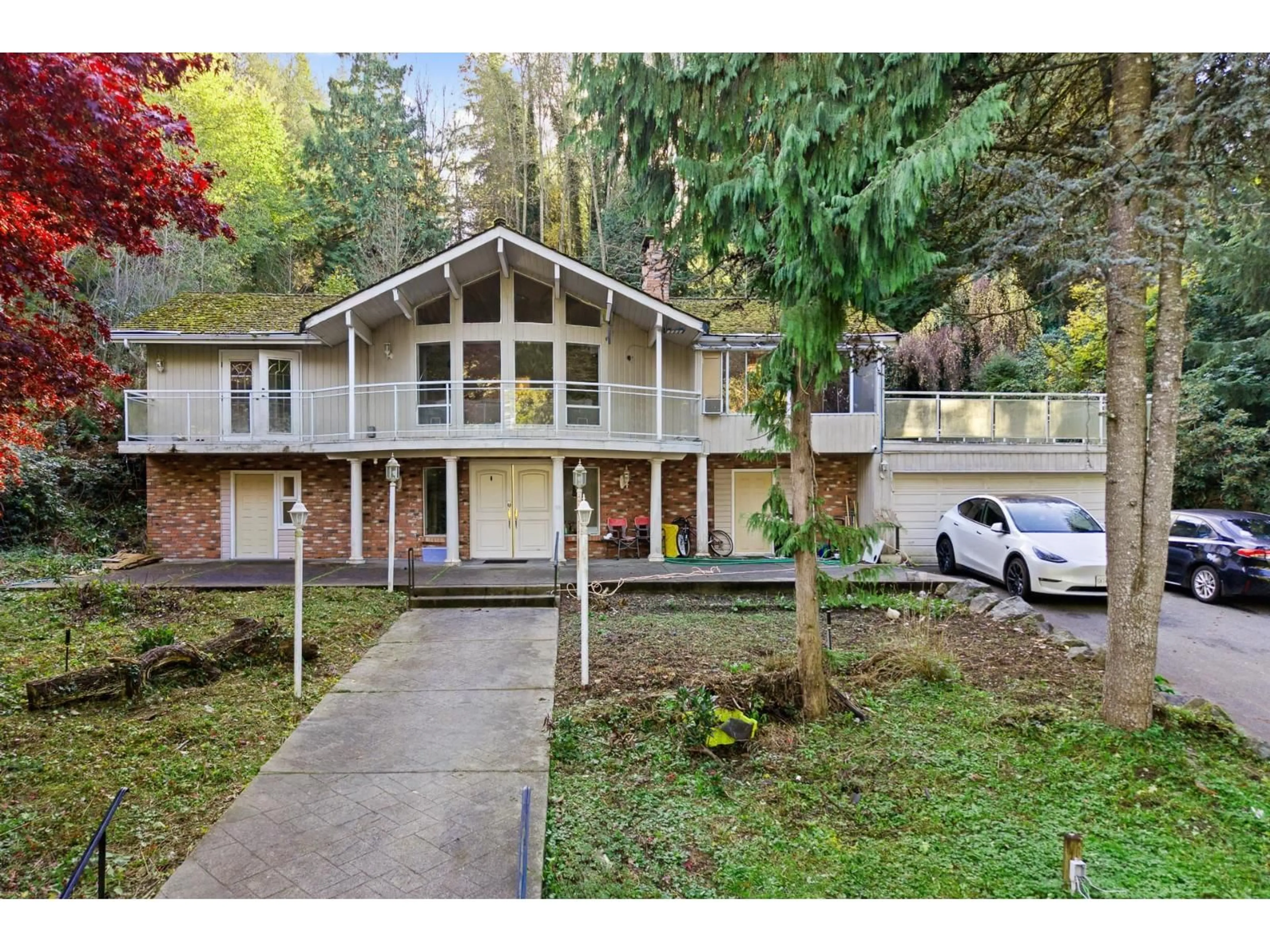 A pic from outside/outdoor area/front of a property/back of a property/a pic from drone, street for 13838 CRESCENT ROAD, Surrey British Columbia V4P1K8