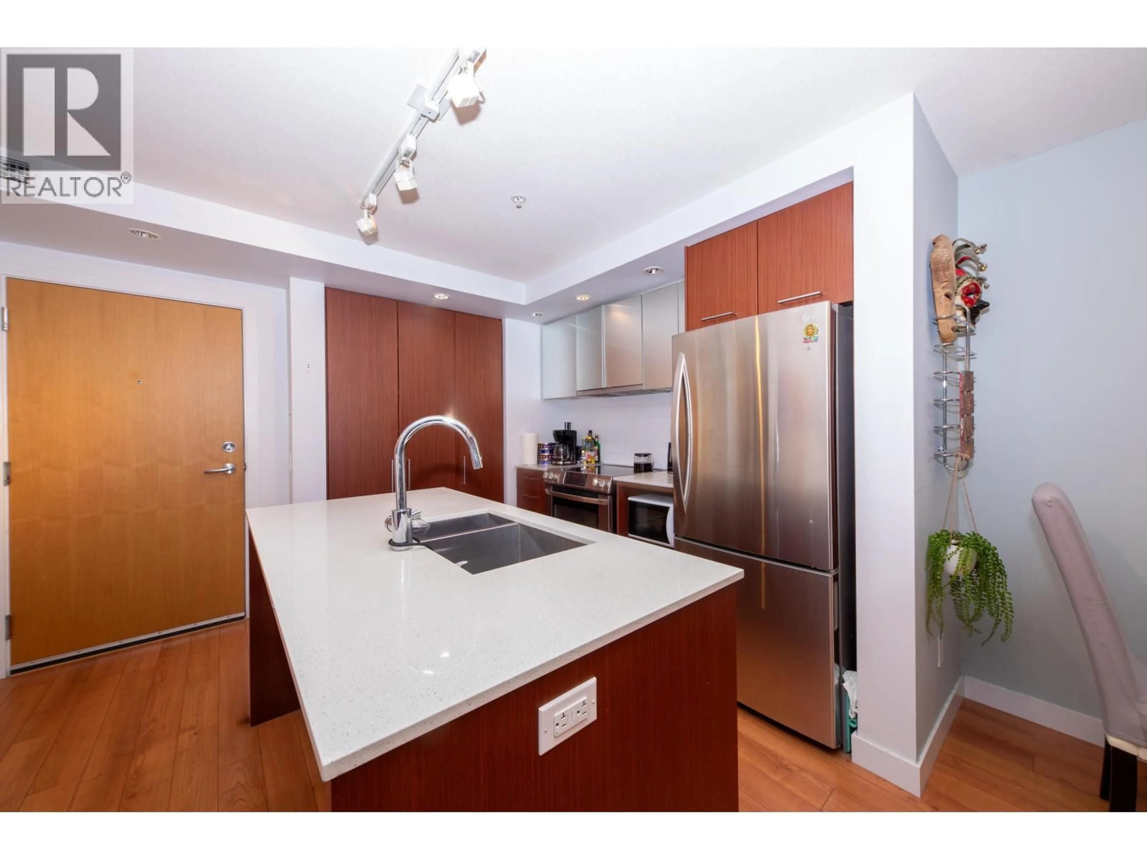 Standard kitchen, wood/laminate floor for 414 - 221 3RD STREET, North Vancouver British Columbia V7L0C1