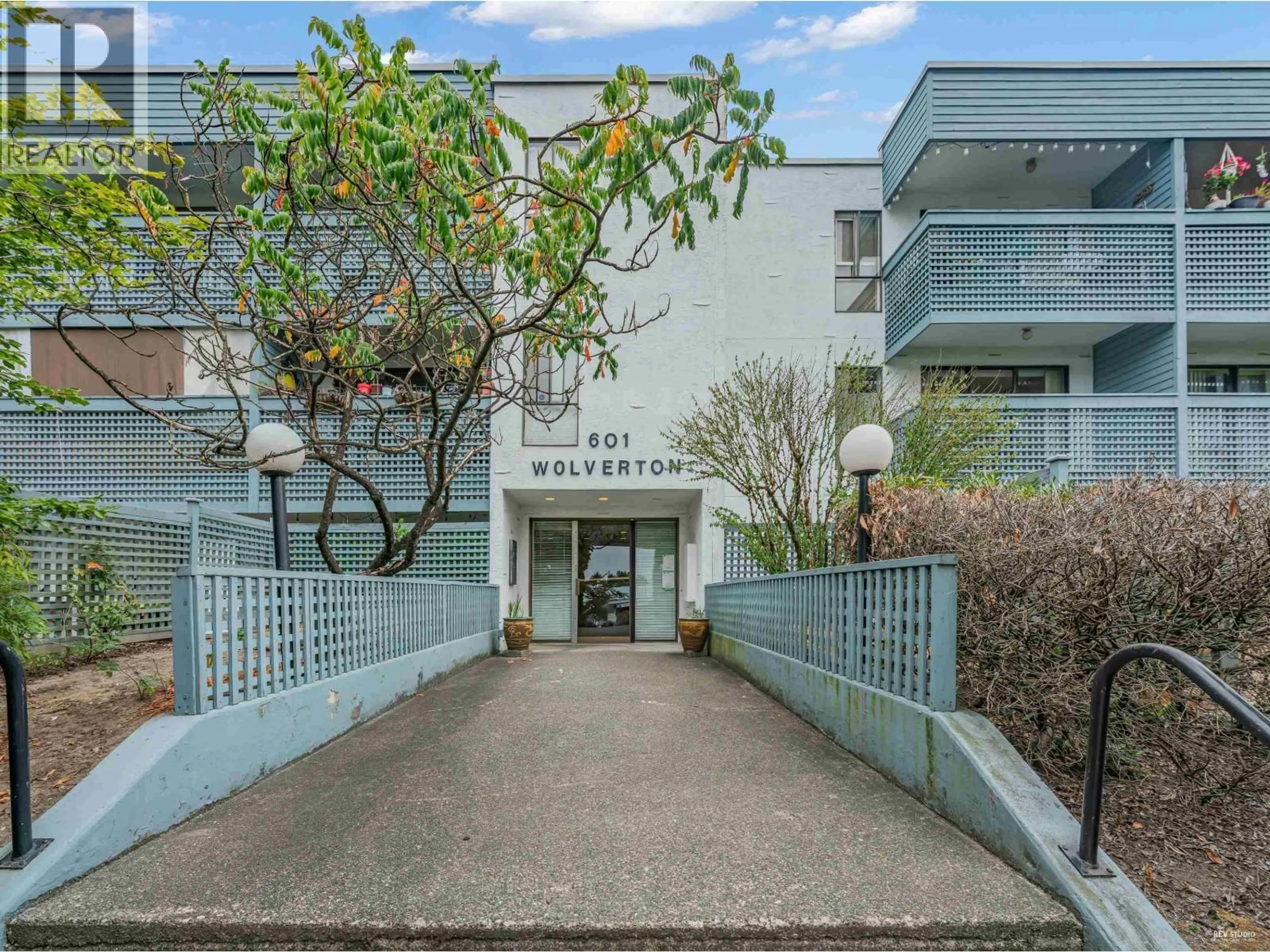 Indoor foyer for 308 - 601 NORTH ROAD, Coquitlam British Columbia V3J1P1