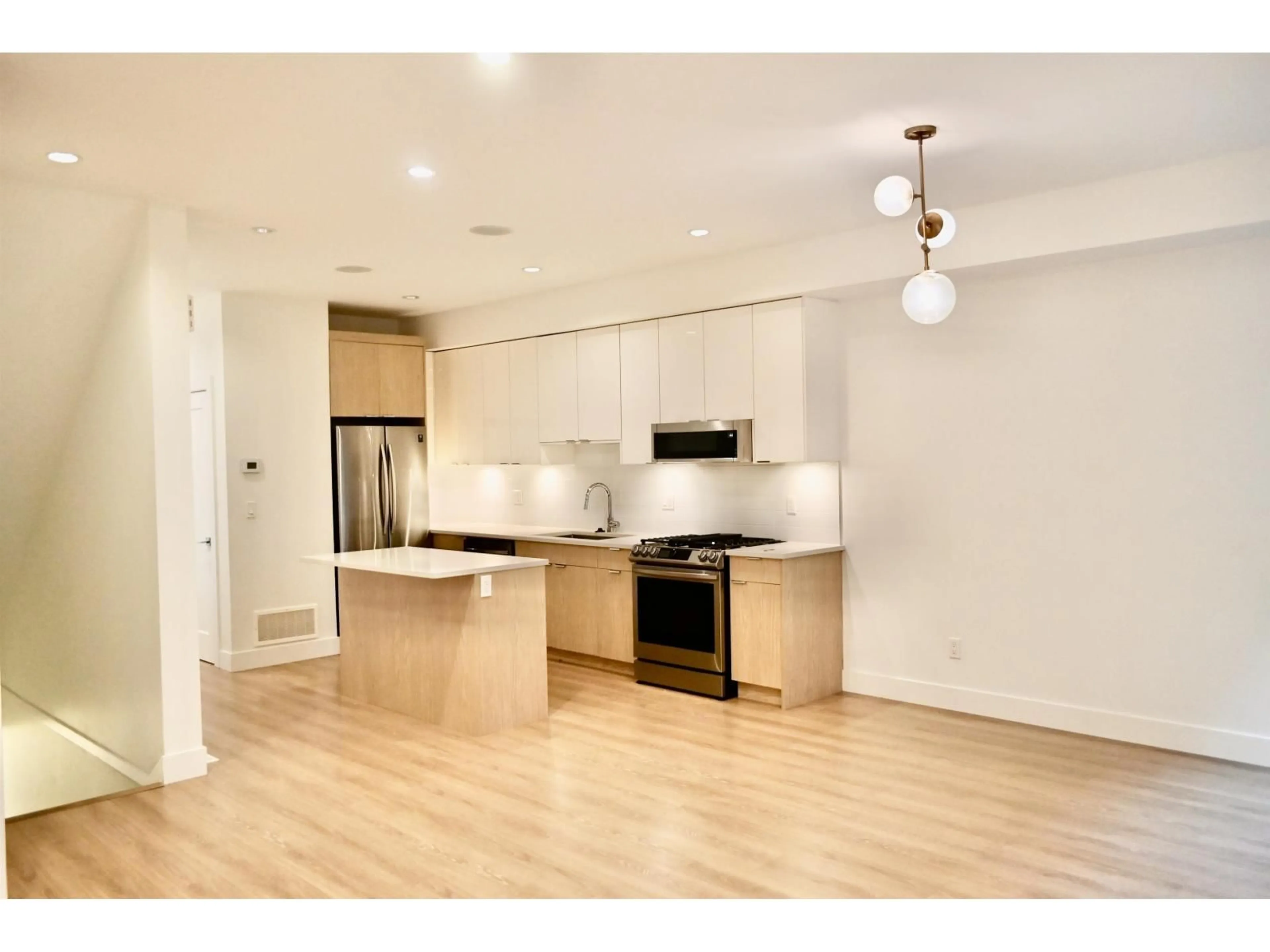 Open concept kitchen, wood/laminate floor for 14 - 8140 166 STREET, Surrey British Columbia V4N6W1