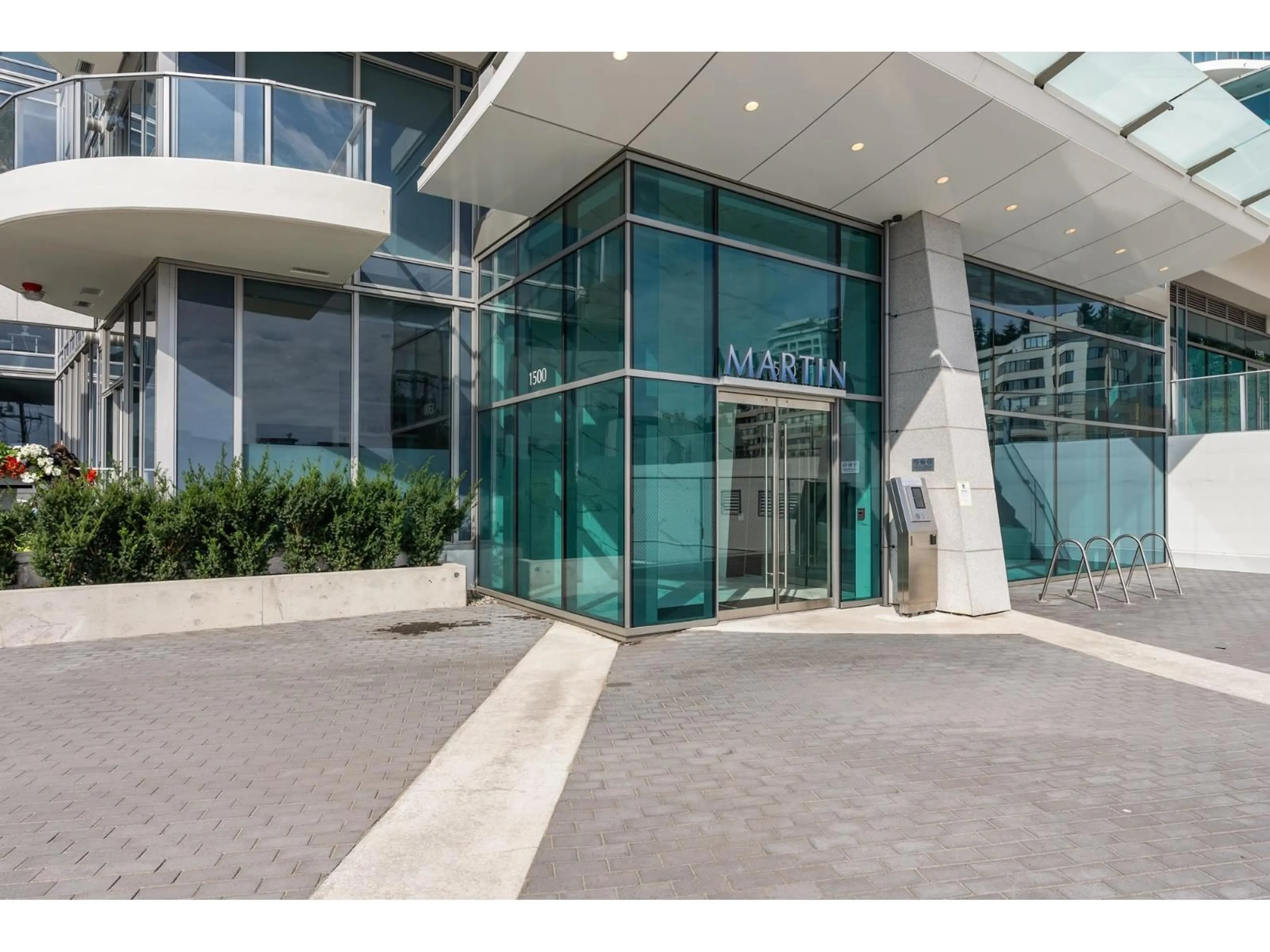 Indoor foyer for 1102 - 1500 MARTIN STREET, White Rock British Columbia V4B0C2