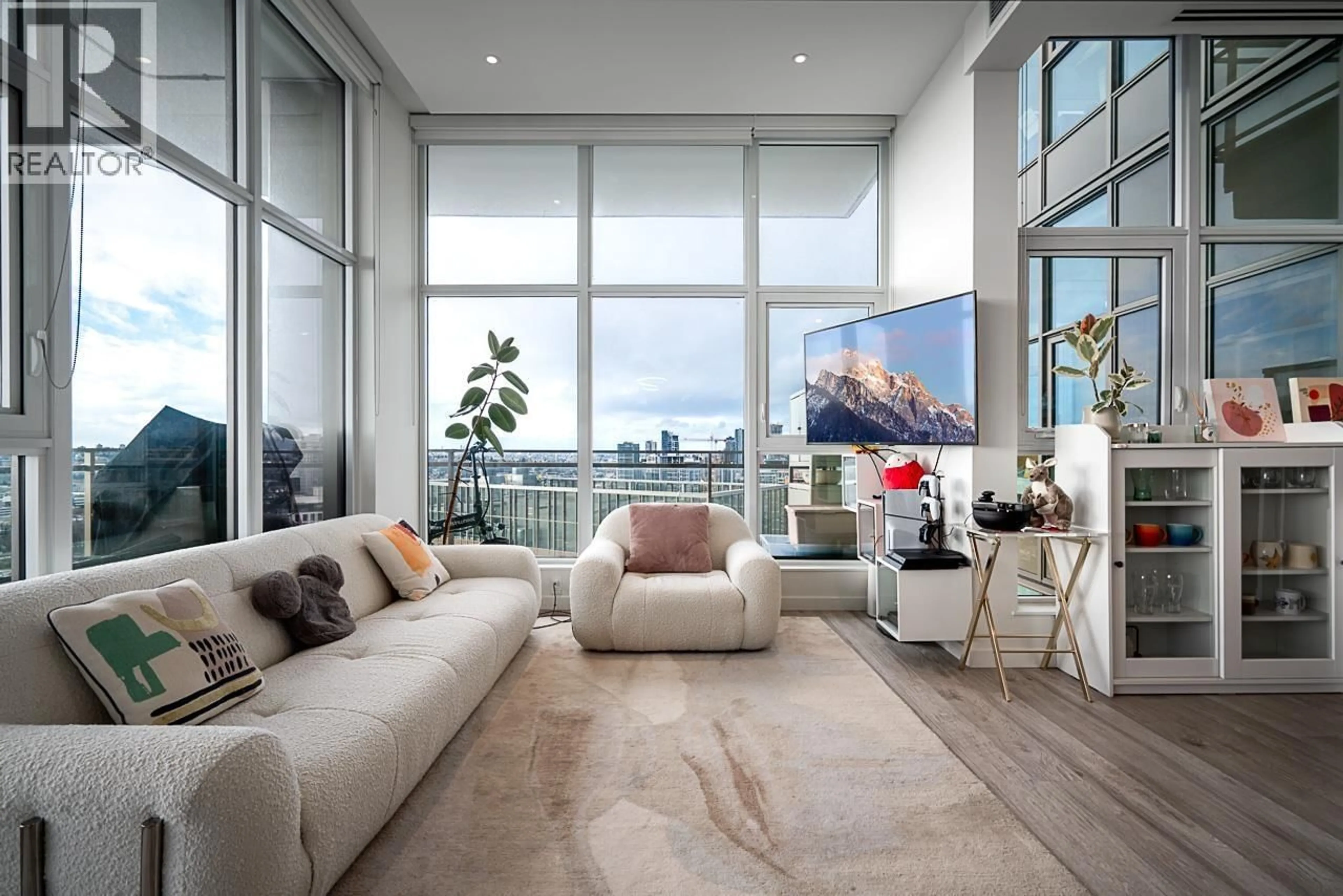 Living room with furniture, unknown for 3105 - 5333 GORING STREET, Burnaby British Columbia V5B3A2