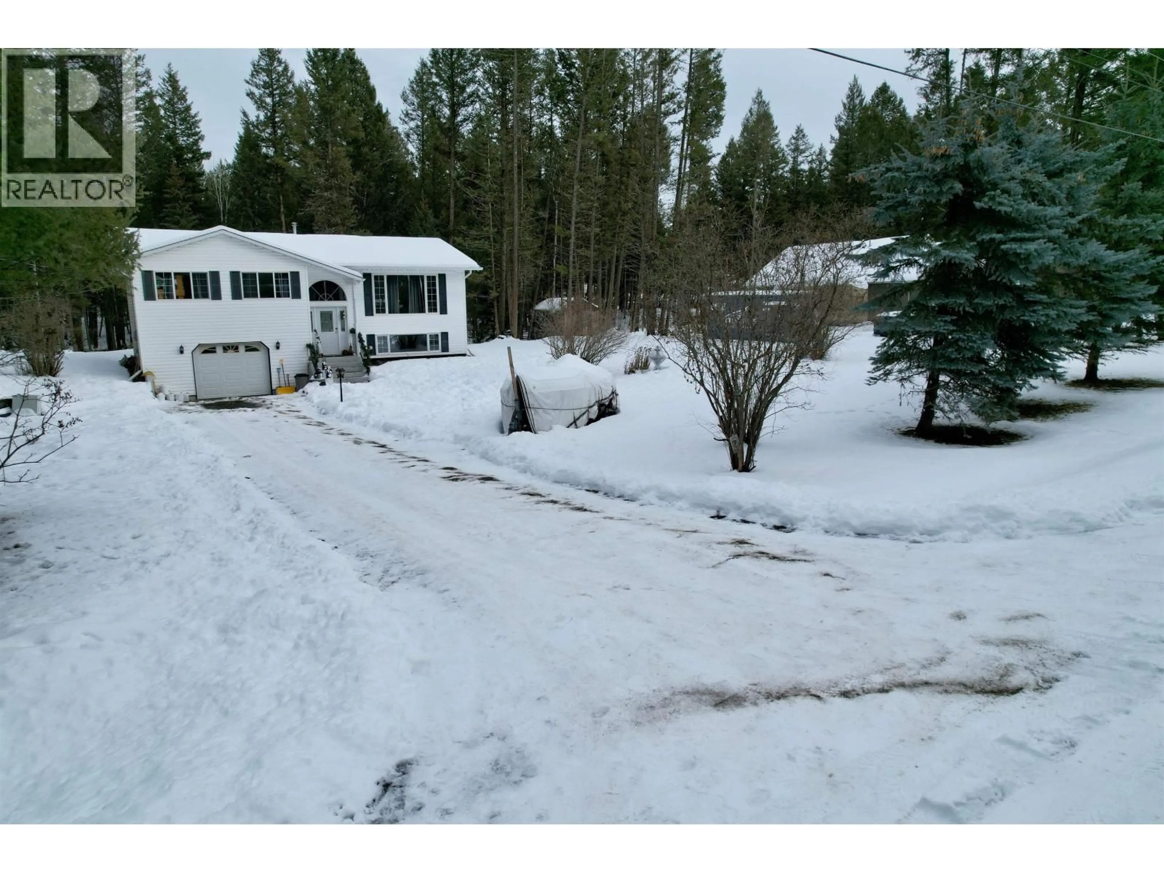 A pic from outside/outdoor area/front of a property/back of a property/a pic from drone, mountain view for 4983 SMITH ROAD, 108 Mile Ranch British Columbia V0K2Z0