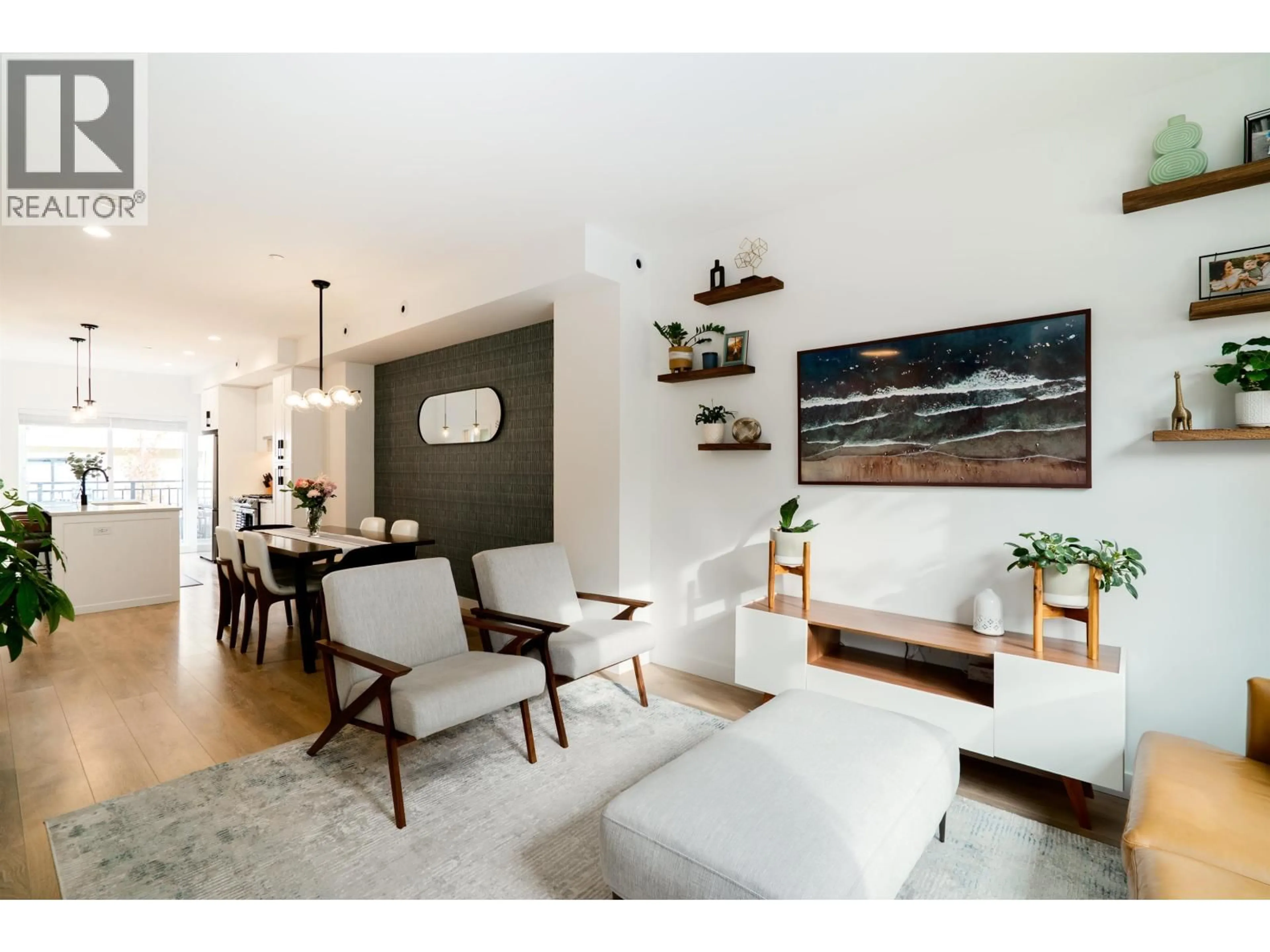 Living room with furniture, wood/laminate floor for 2834 HOPE STREET, Port Moody British Columbia V3H0L6