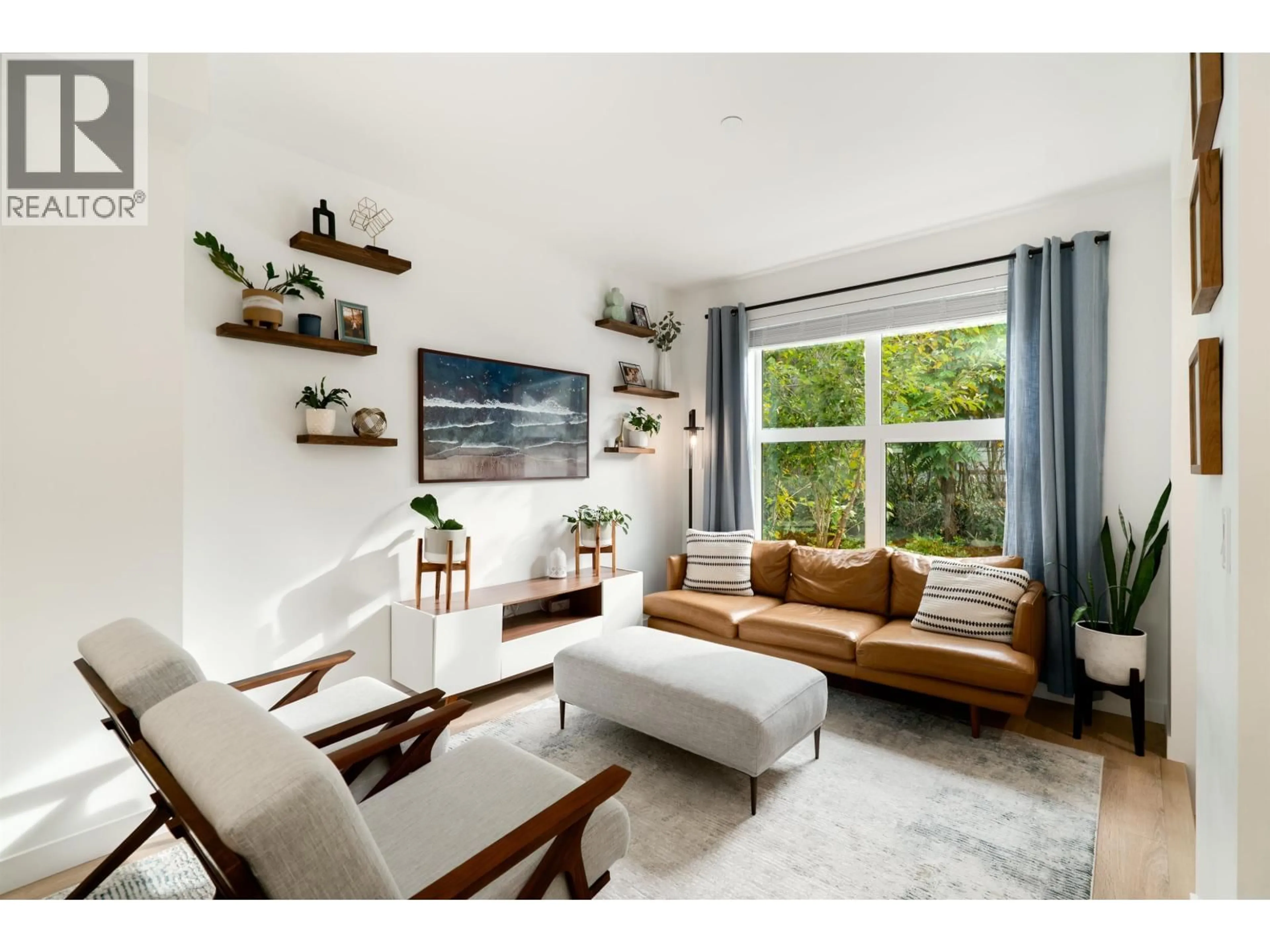 Living room with furniture, wood/laminate floor for 2834 HOPE STREET, Port Moody British Columbia V3H0L6