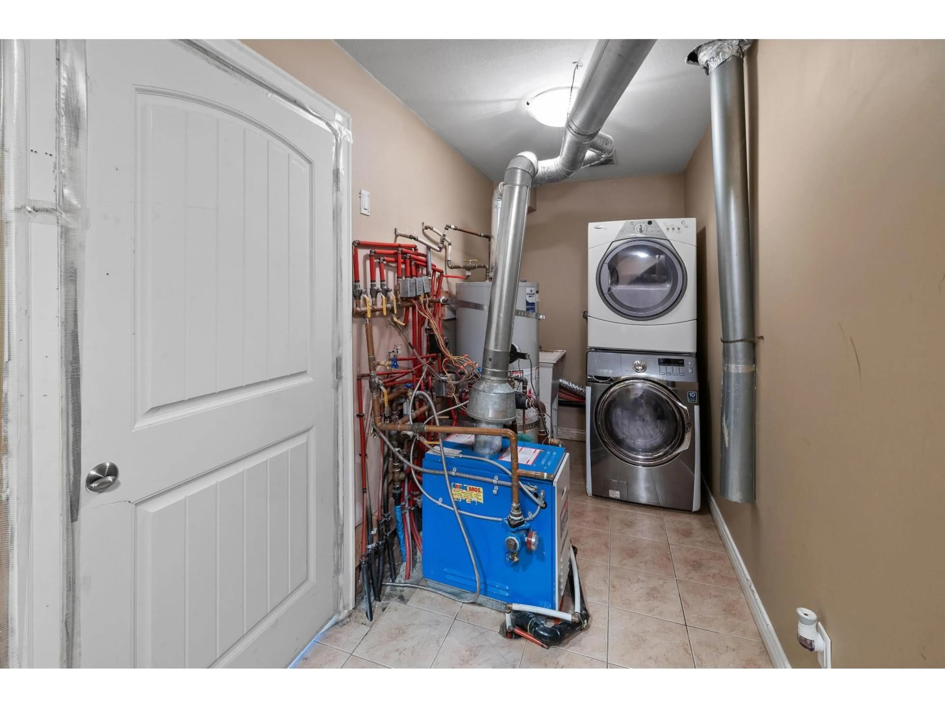 Laundry room for 14855 71 AVENUE, Surrey British Columbia V3S0X3